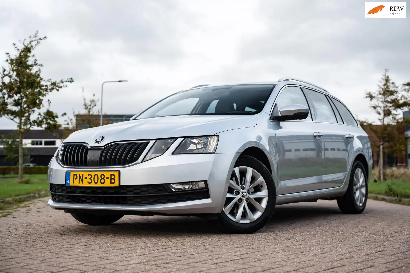 Skoda Octavia Combi 1.0 TSI Greentech Ambition Business Trekhaak Grijs - 1