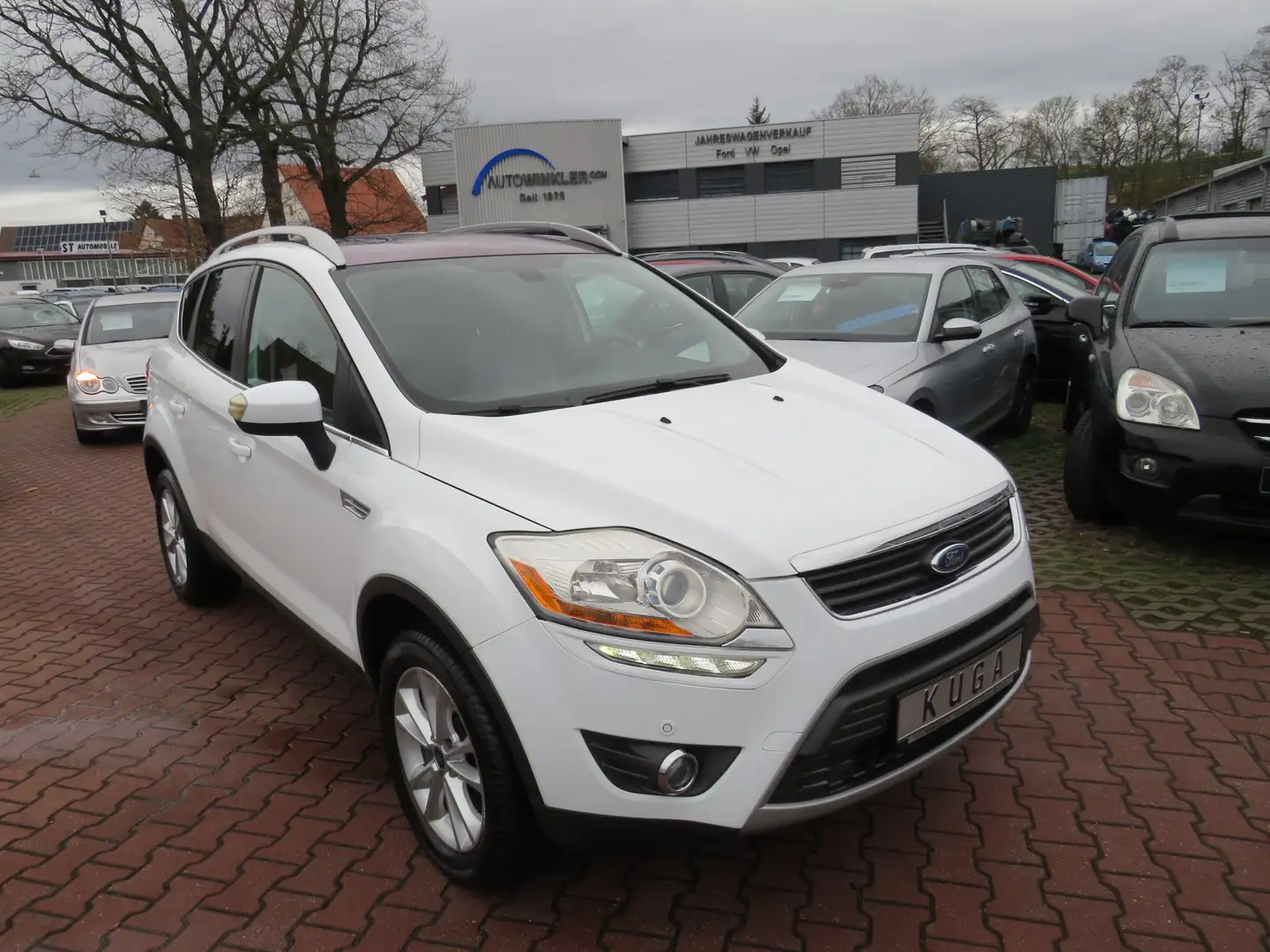 Ford Kuga KUGA TITANIUM 4X4*PANODACH+TOUCH NAVI+TEMPO* Weiß - 1