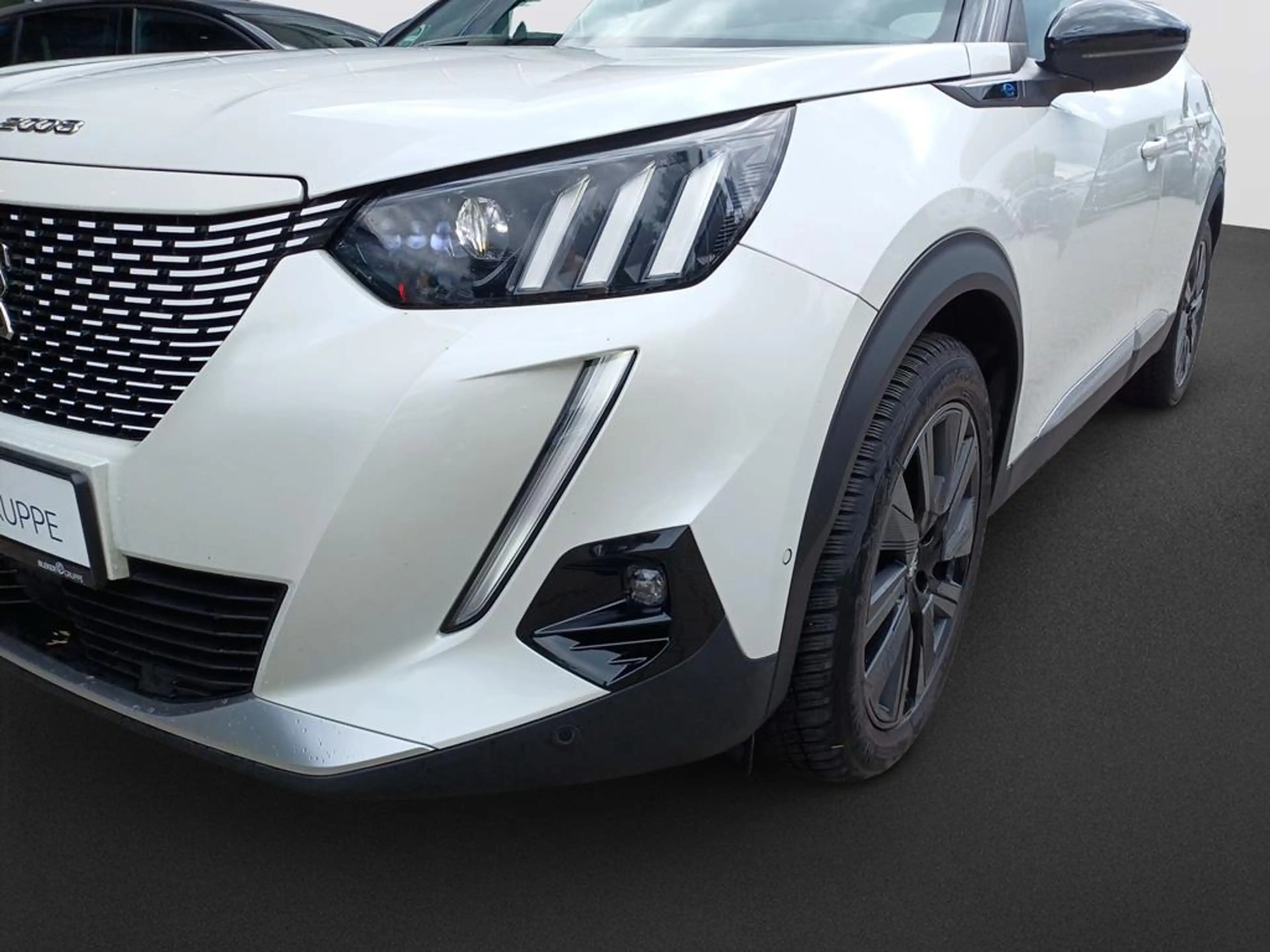 Peugeot 2008 E-2008 GT PACK — photo 9