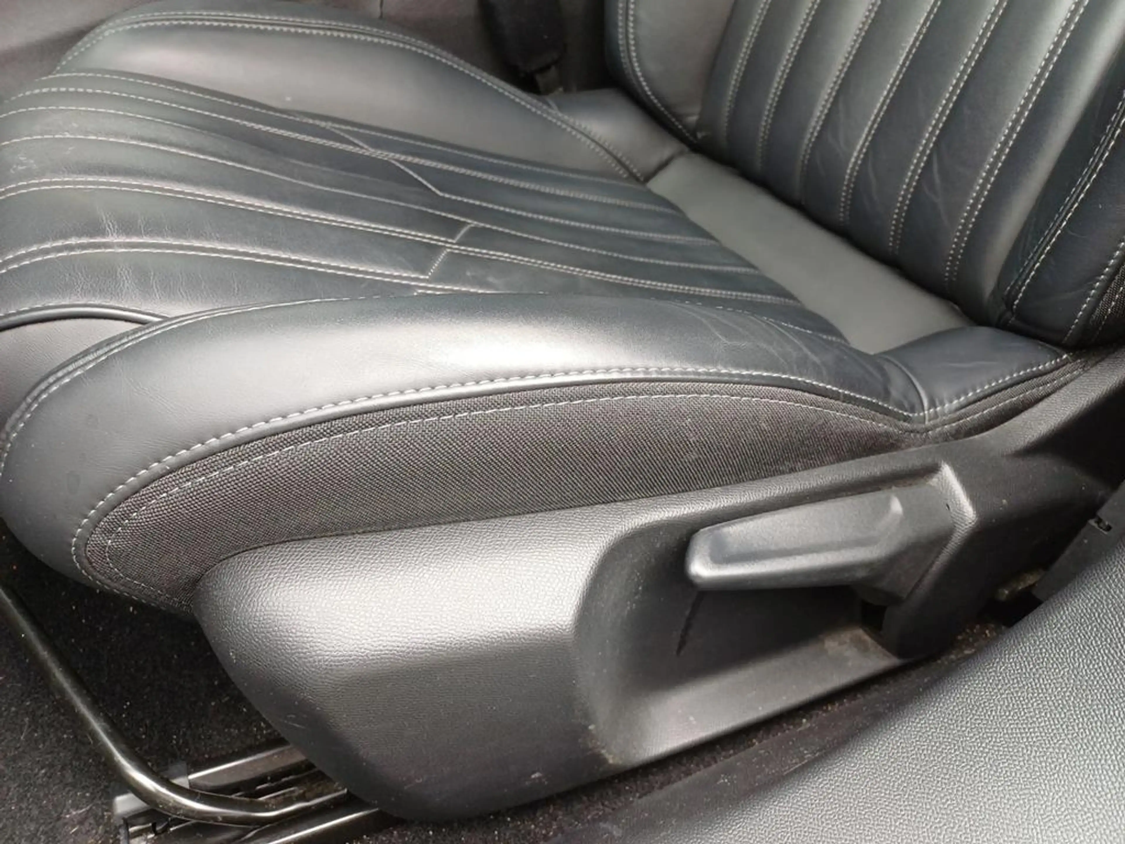 Peugeot 2008 E-2008 GT PACK — photo 5