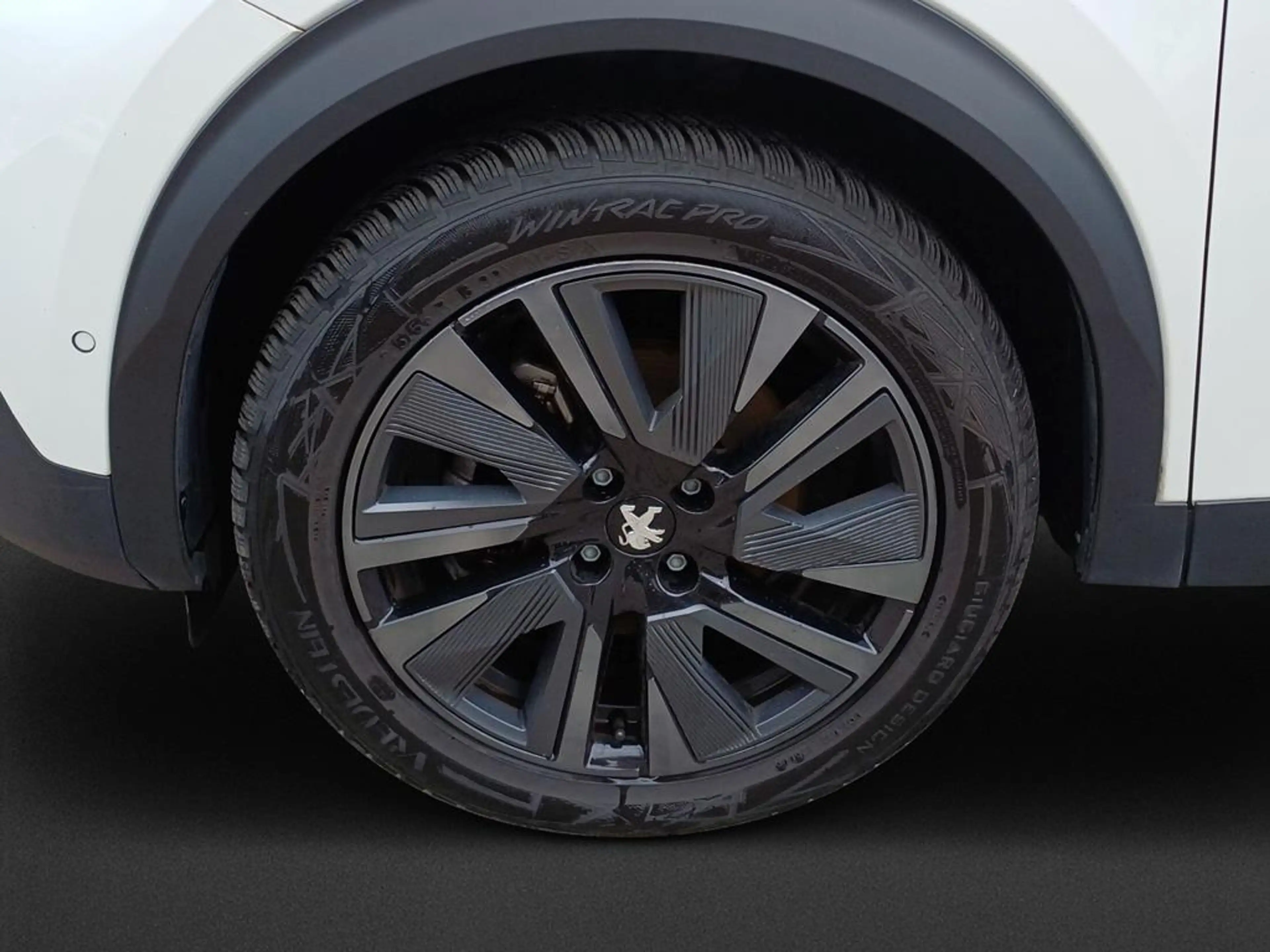 Peugeot 2008 E-2008 GT PACK — photo 8