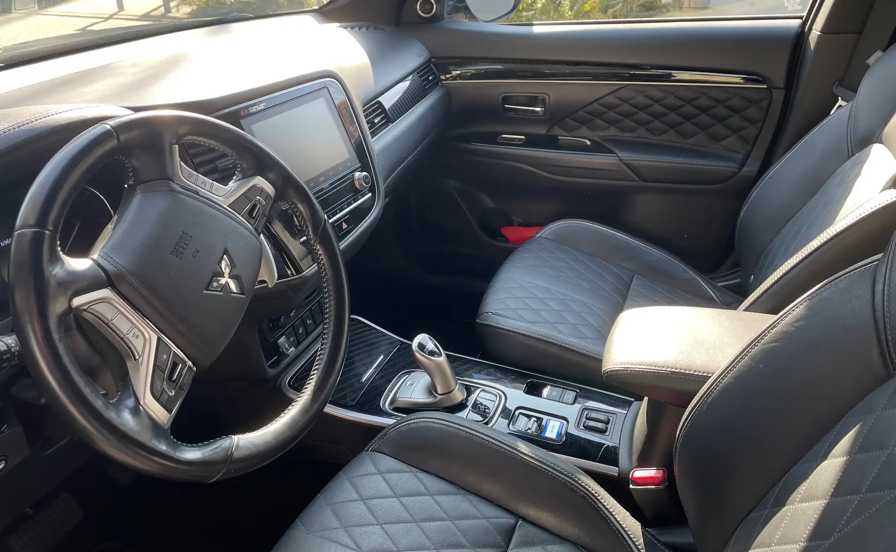 Mitsubishi Outlander Outlander 2.0 4WD Plug-In Hybrid Plus Noir - 1