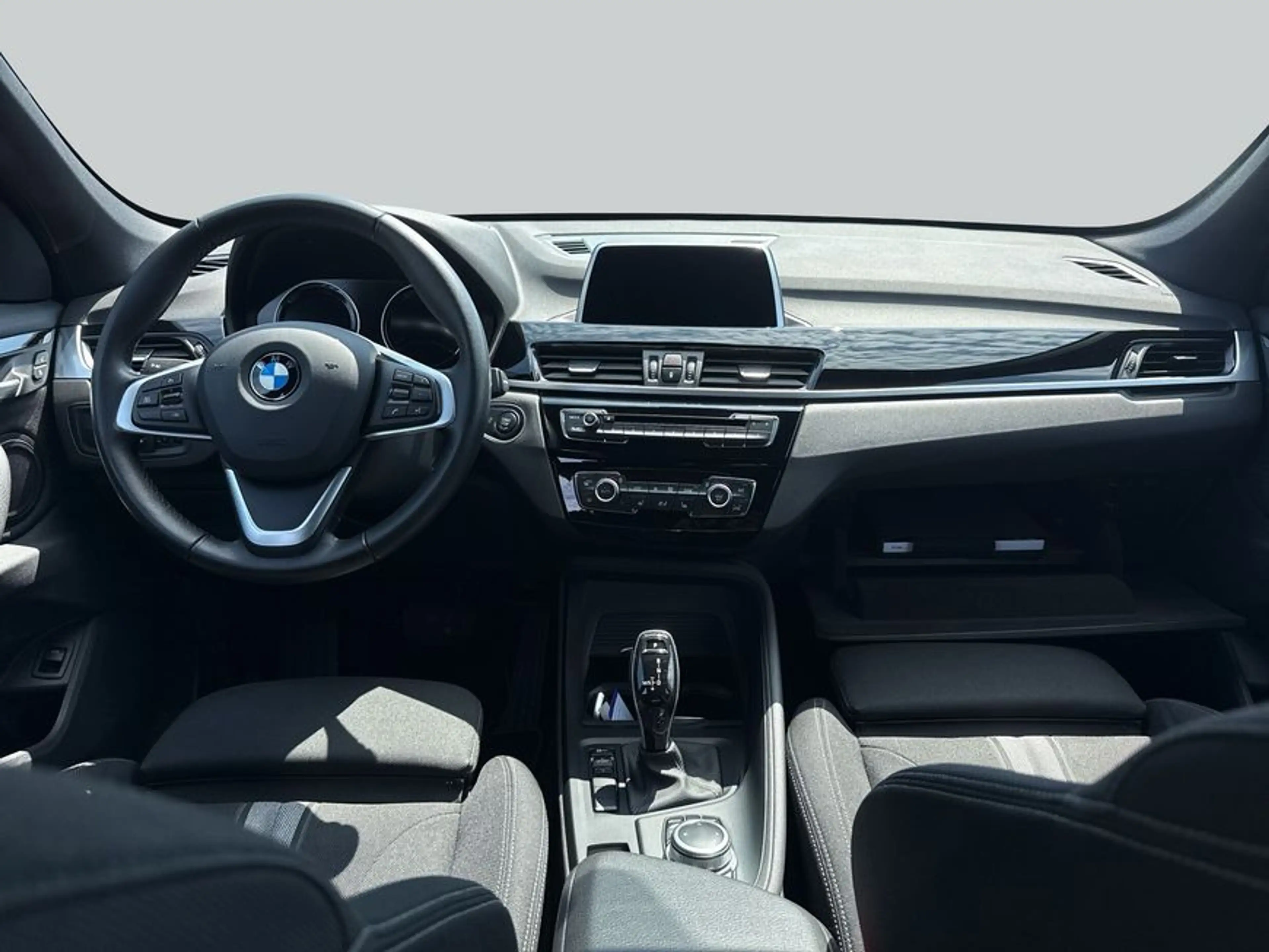 BMW X1 sDrive20i Aut. Advantage Pano Navi Sitzheizung — photo 14