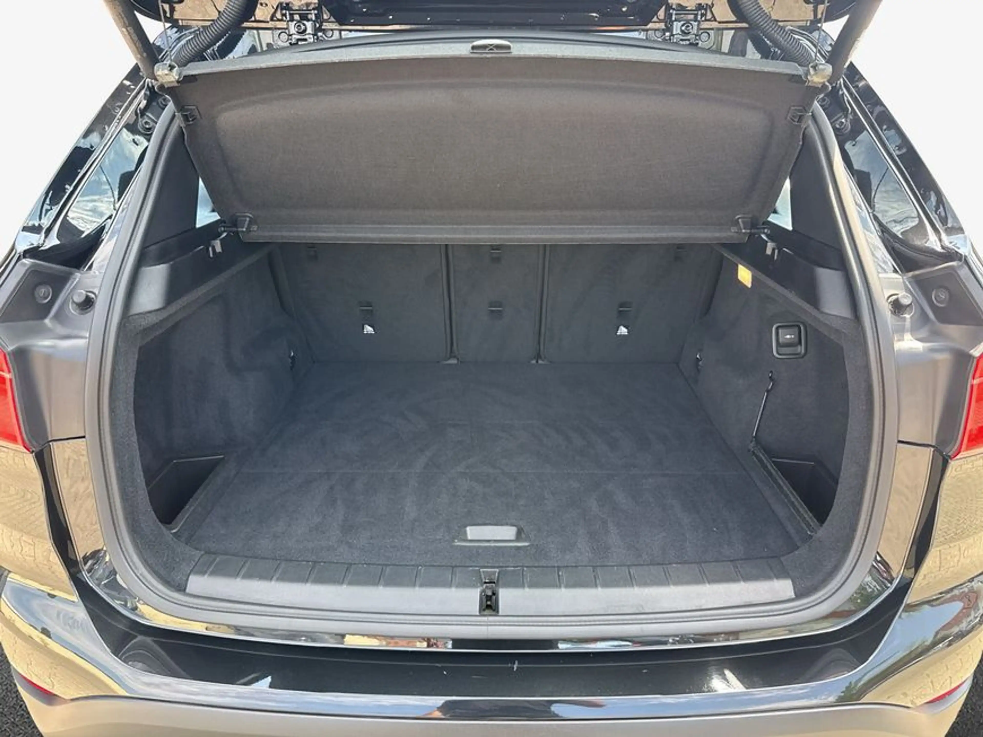 BMW X1 sDrive20i Aut. Advantage Pano Navi Sitzheizung — photo 9