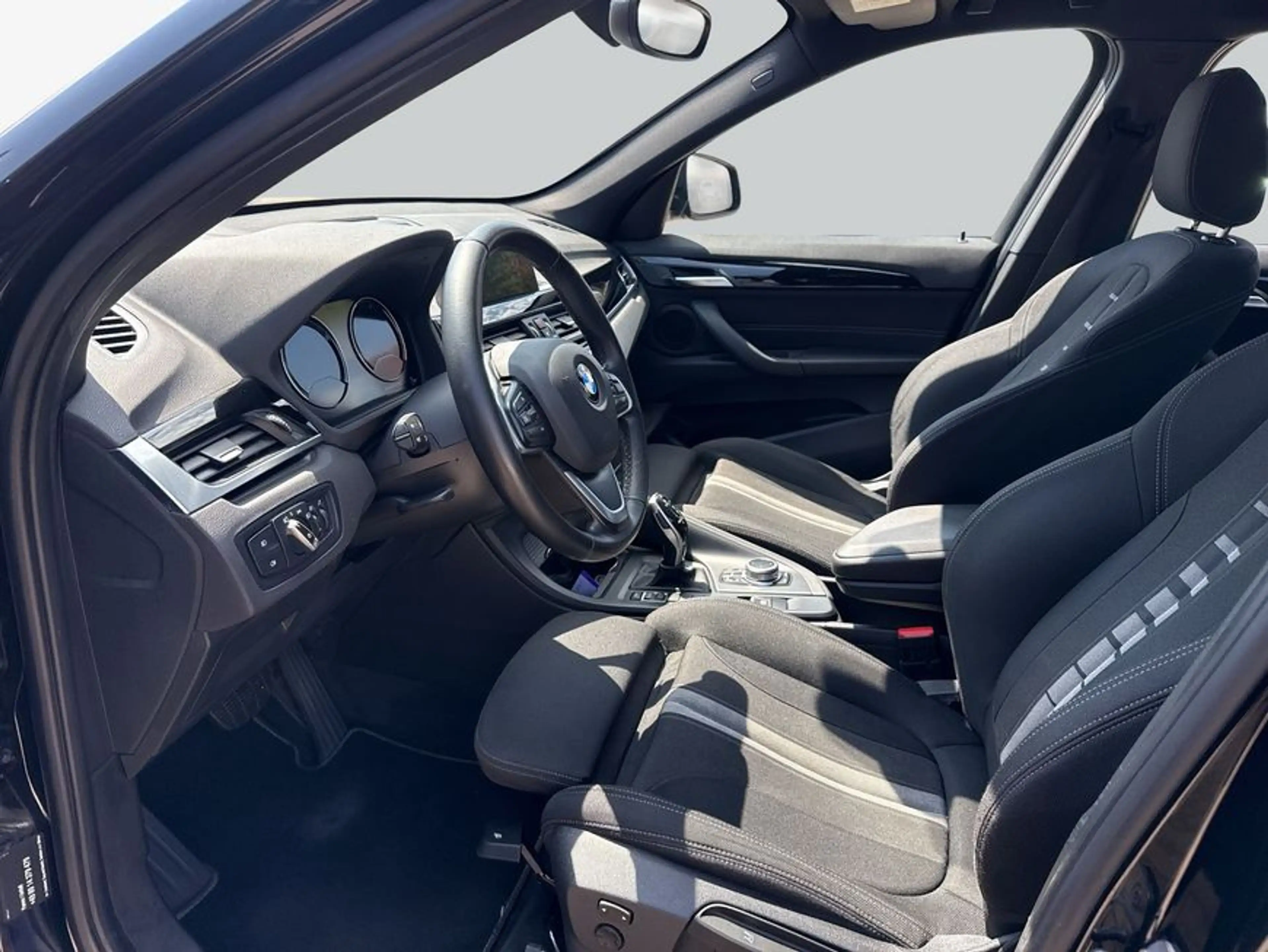 BMW X1 sDrive20i Aut. Advantage Pano Navi Sitzheizung — photo 10