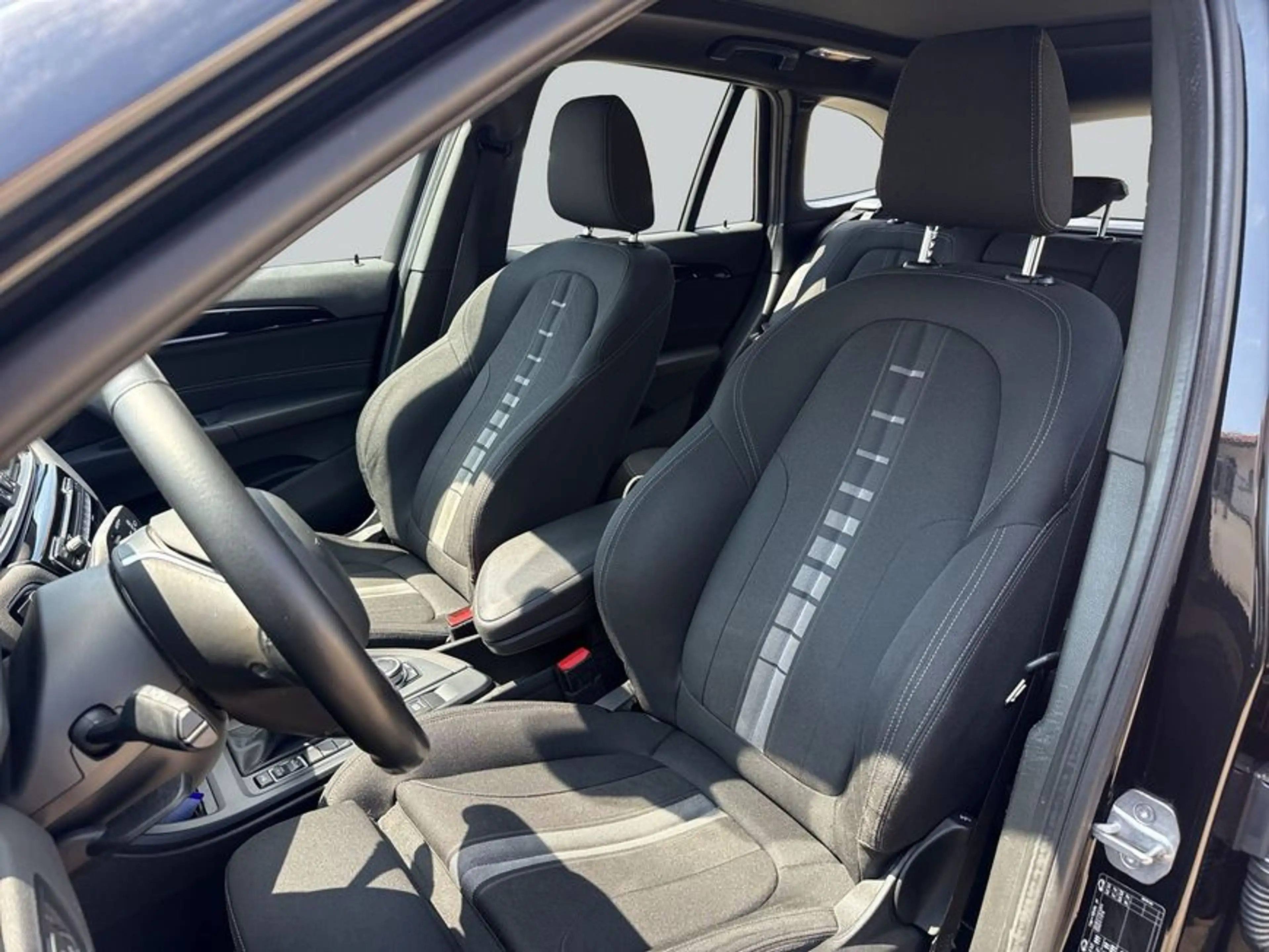BMW X1 sDrive20i Aut. Advantage Pano Navi Sitzheizung — photo 11