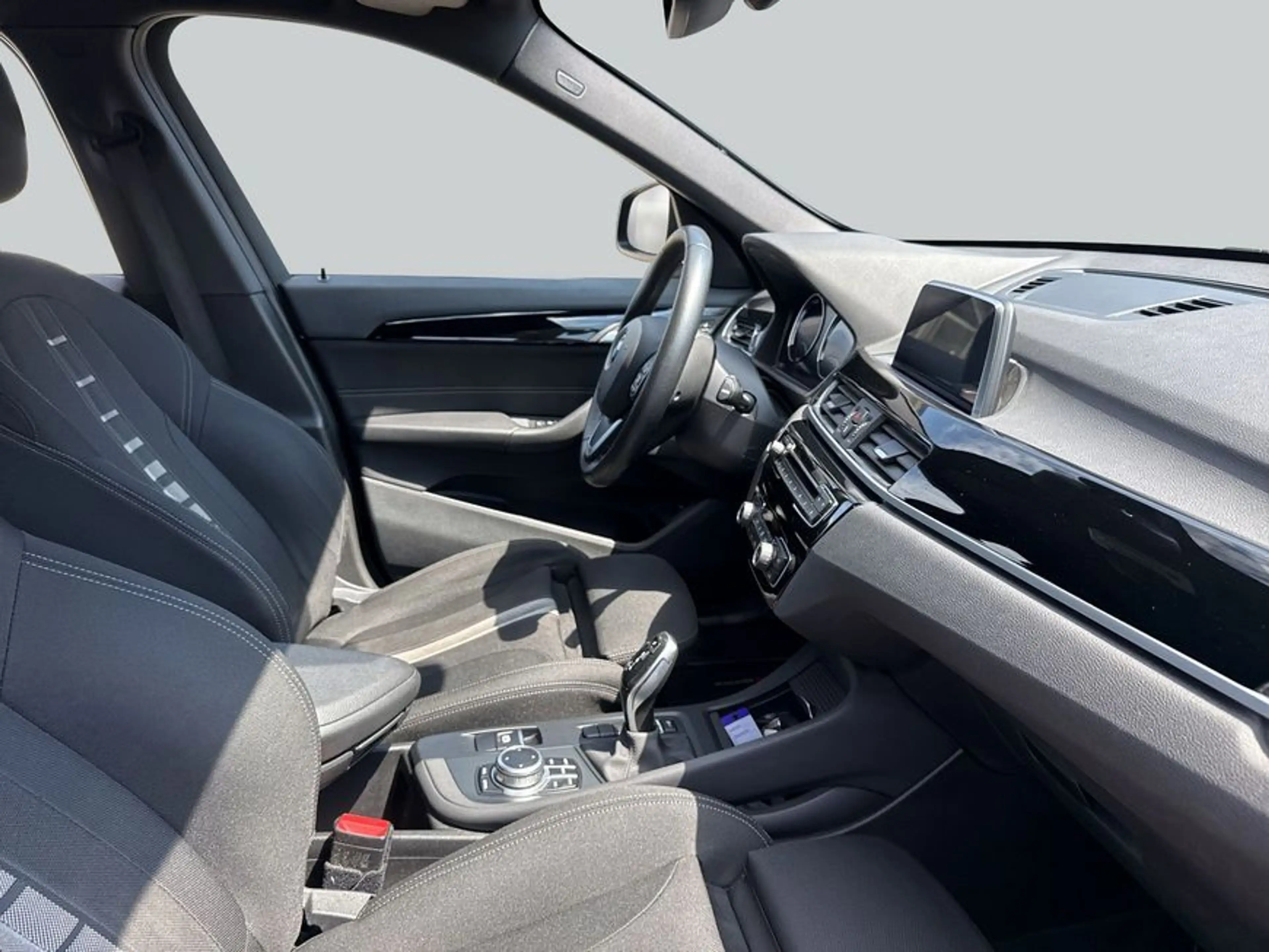 BMW X1 sDrive20i Aut. Advantage Pano Navi Sitzheizung — photo 13