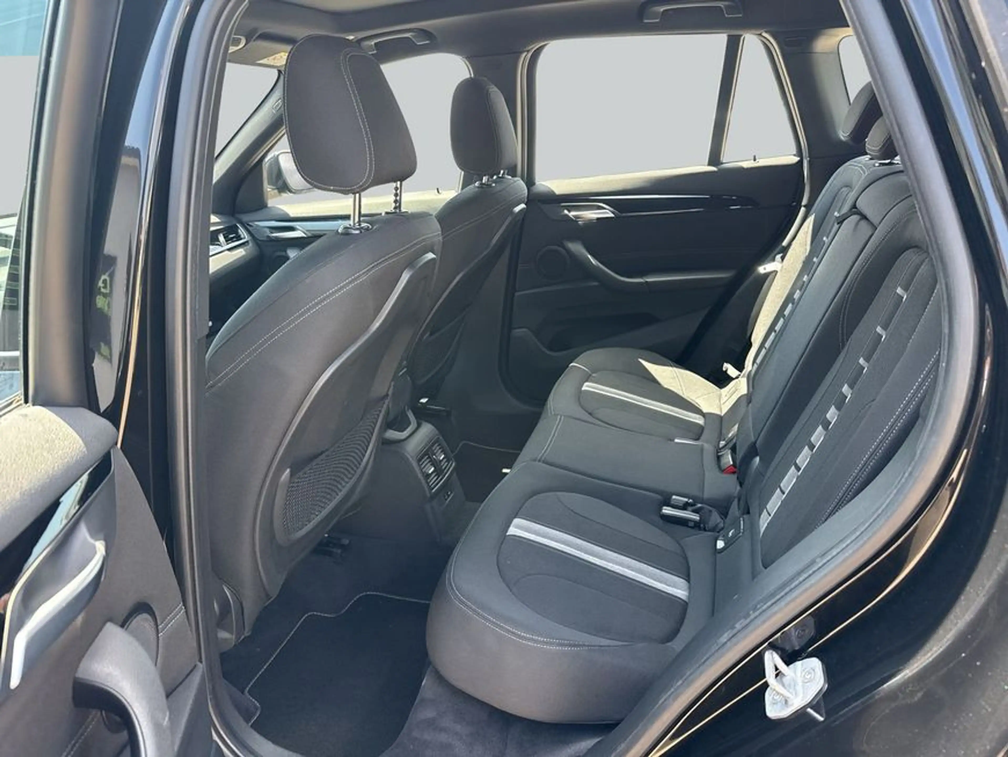 BMW X1 sDrive20i Aut. Advantage Pano Navi Sitzheizung — photo 12