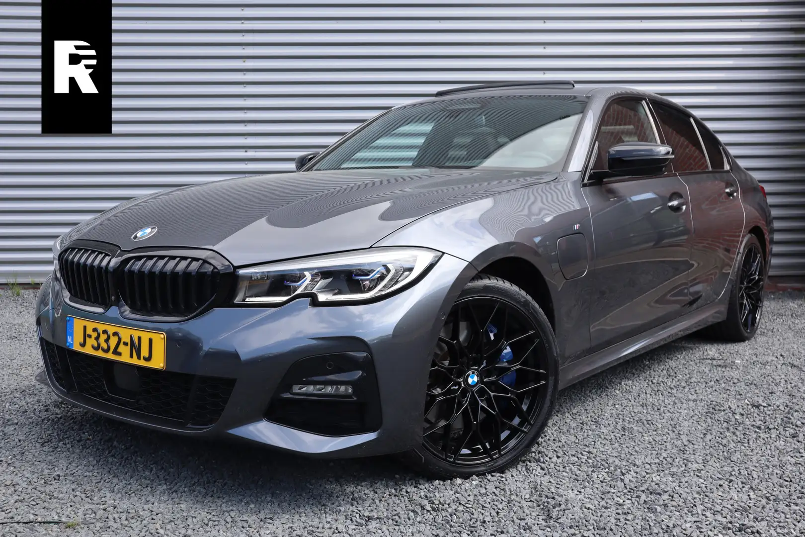 BMW 330 3-serie 330e High Executive M-Sport Pano / Adaptie Grijs - 1