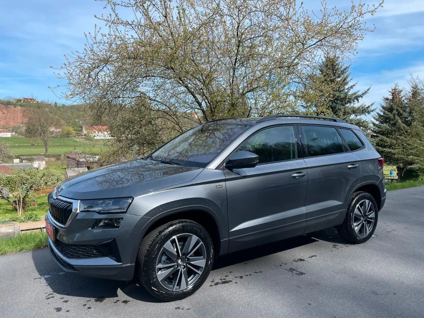 Skoda Karoq Tour 1.5 TSI 110 kW DSG Grigio - 1
