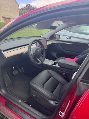 Tesla Model Y Long Range Dual Motor AWD + Performance Boost