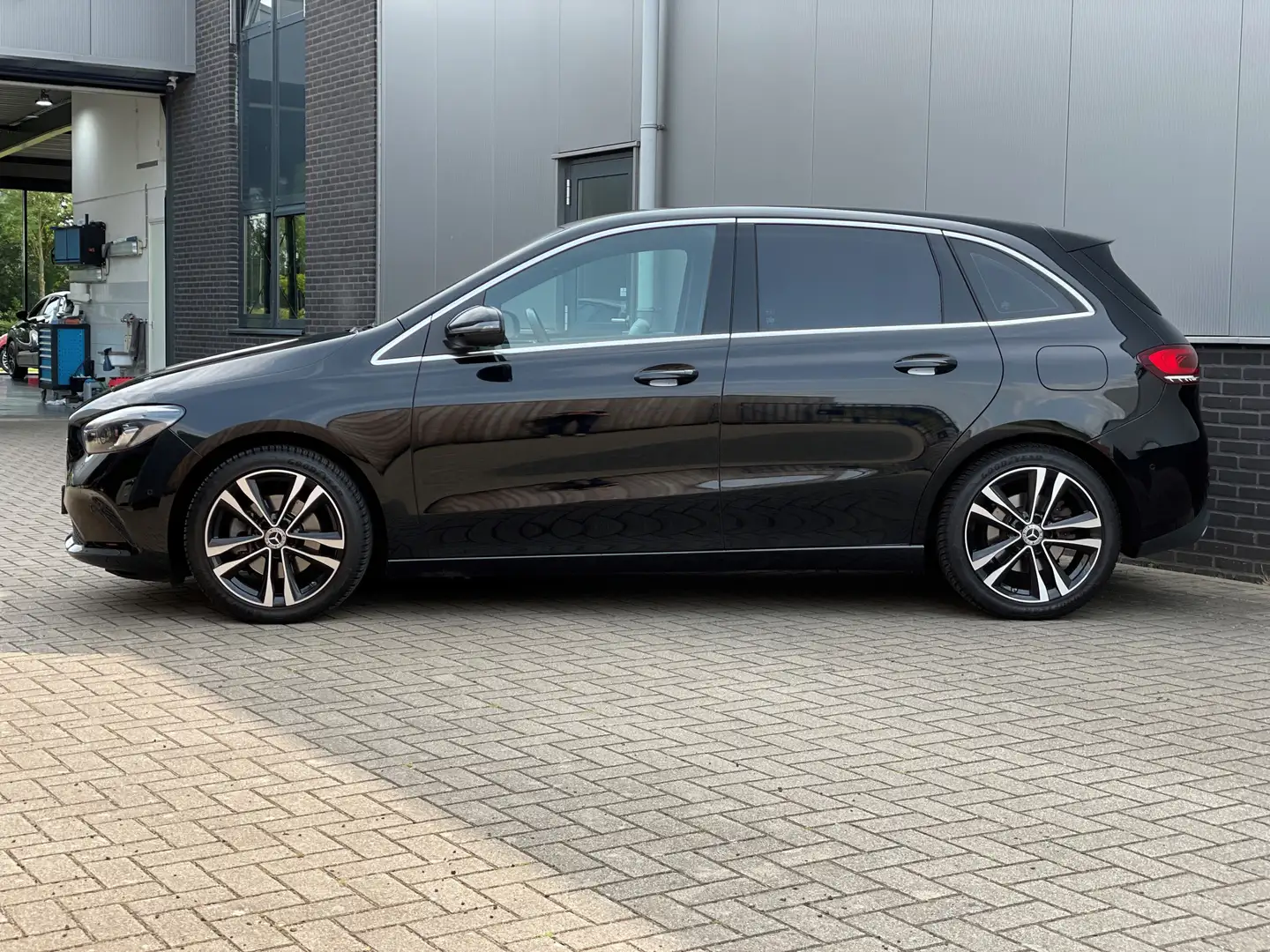 Mercedes-Benz B 200 BUSINESS AUTOMAAT / LED / CAMERA / ELEC. KLEP / RI Schwarz - 2