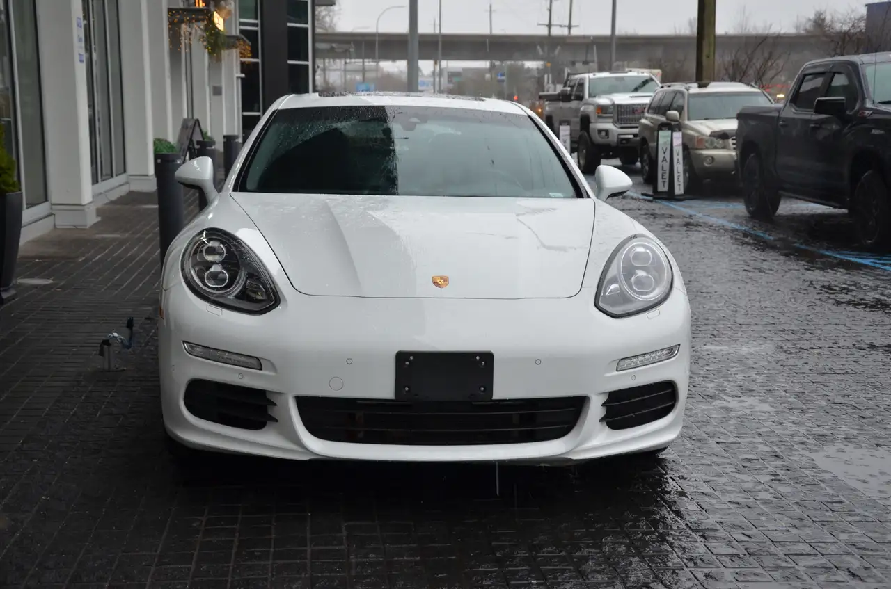Porsche Panamera снимка Porsche Panamera