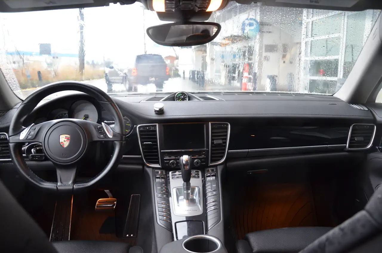 Porsche Panamera снимка Porsche Panamera