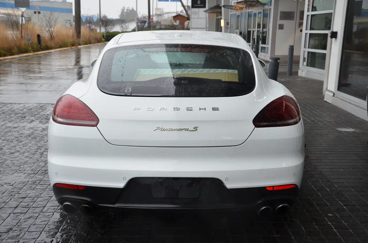Porsche Panamera снимка Porsche Panamera