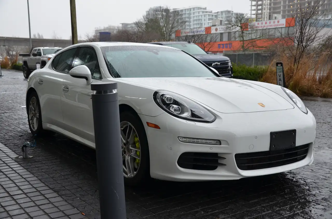 Porsche Panamera снимка Porsche Panamera