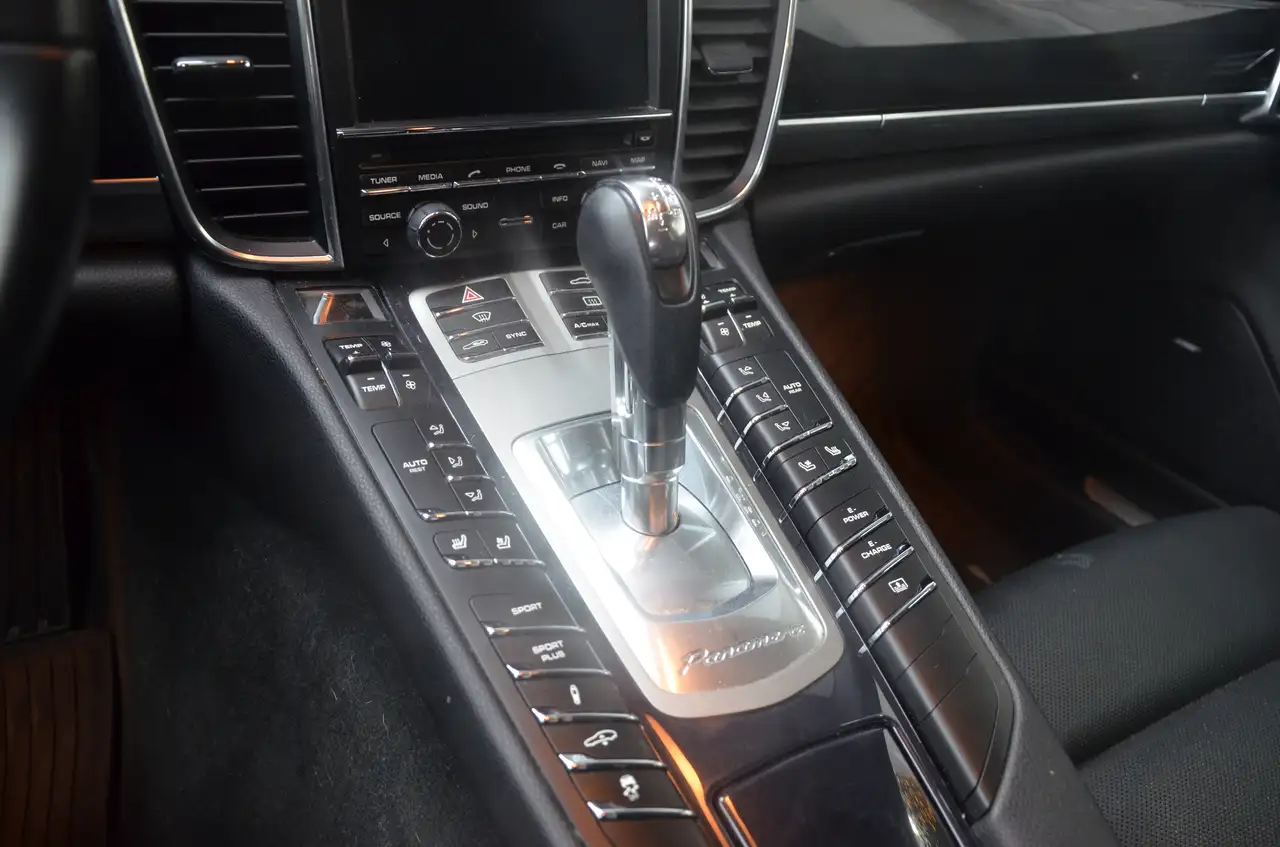 Porsche Panamera снимка Porsche Panamera