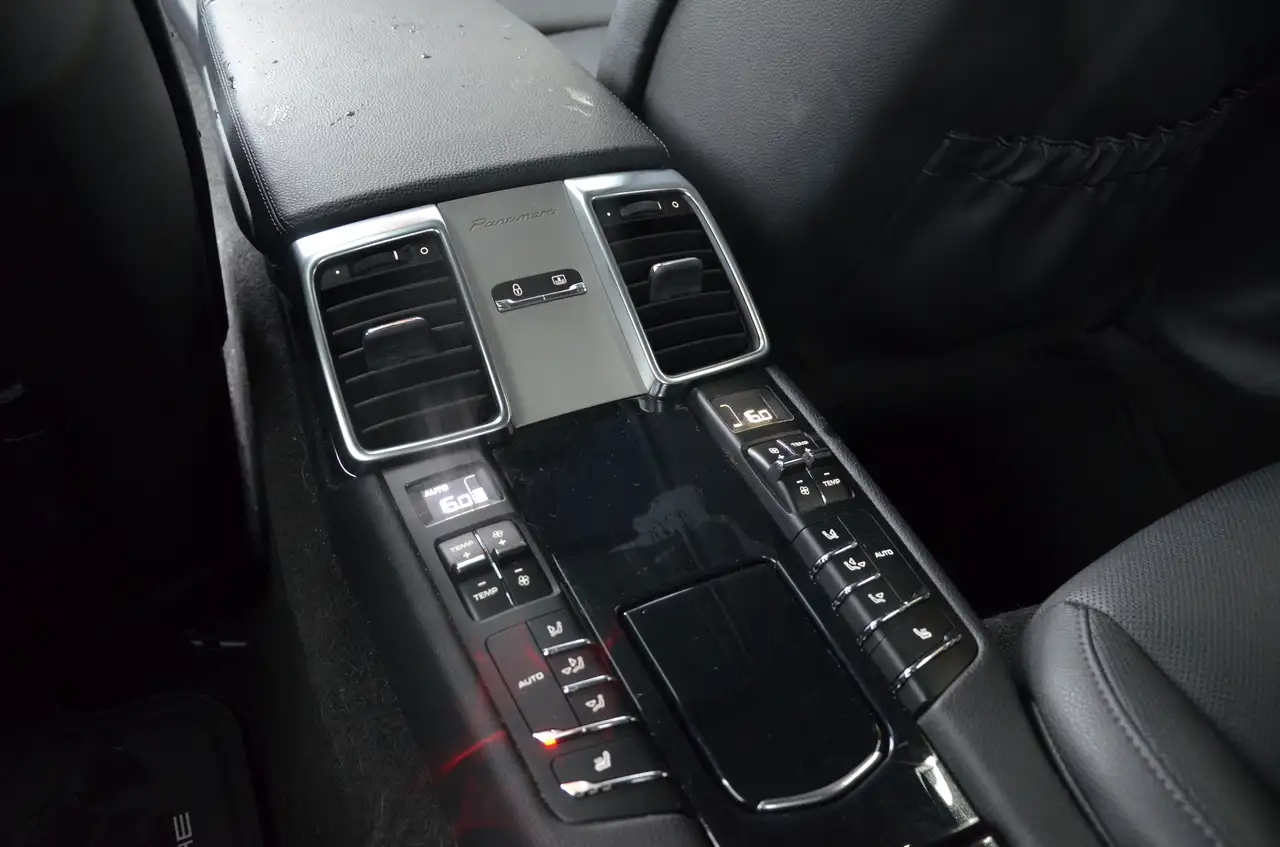 Porsche Panamera снимка Porsche Panamera