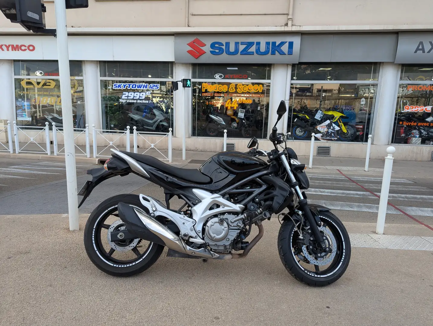 Suzuki Gladius 650 Noir - 2