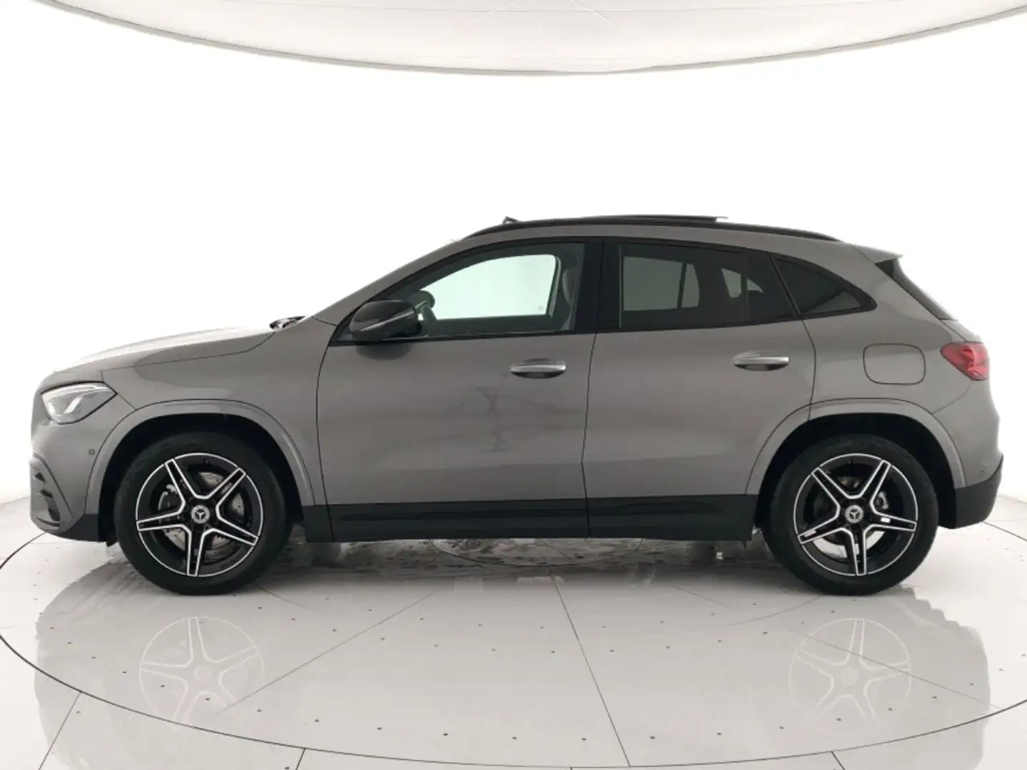 Mercedes-Benz GLA 200 -Benz GLA 200D PREMUM PLUS 150cv /List: 62.333 Сірий - 2