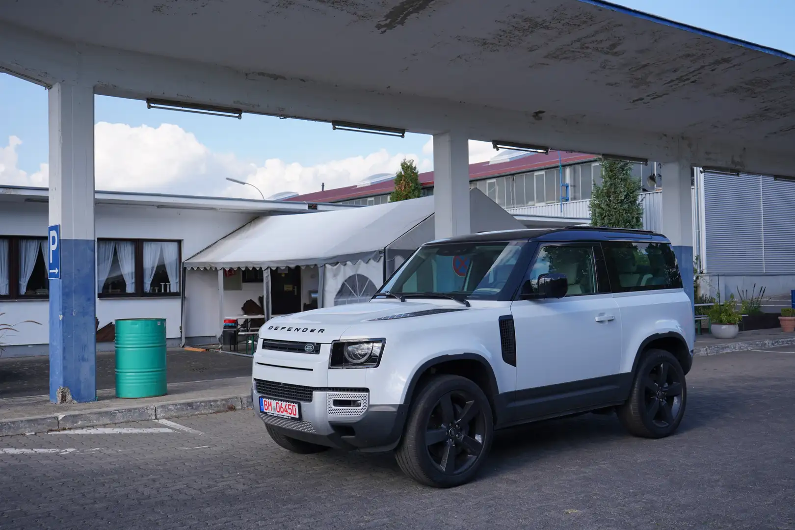 Land Rover Defender 90HSE AWD P400 AHK 360 PANO BOX&Leiter Weiß - 2