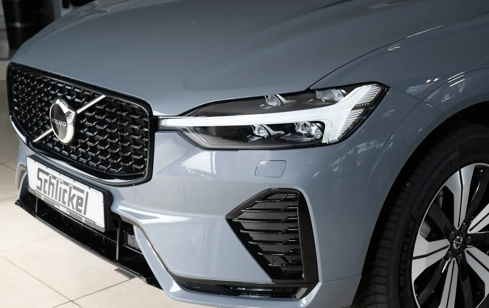Volvo XC60 T6 AWD Plug-in Hybrid Plus Dark Recharge  ACC Grau - 2