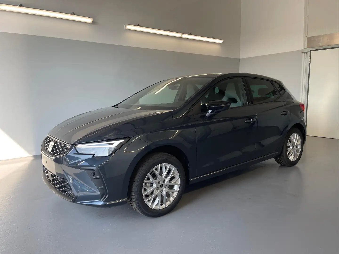 SEAT Ibiza FR 150PS DSG Pano+Navi+Sound+GV5+Alarm+Kessy+Vo... Grau - 1