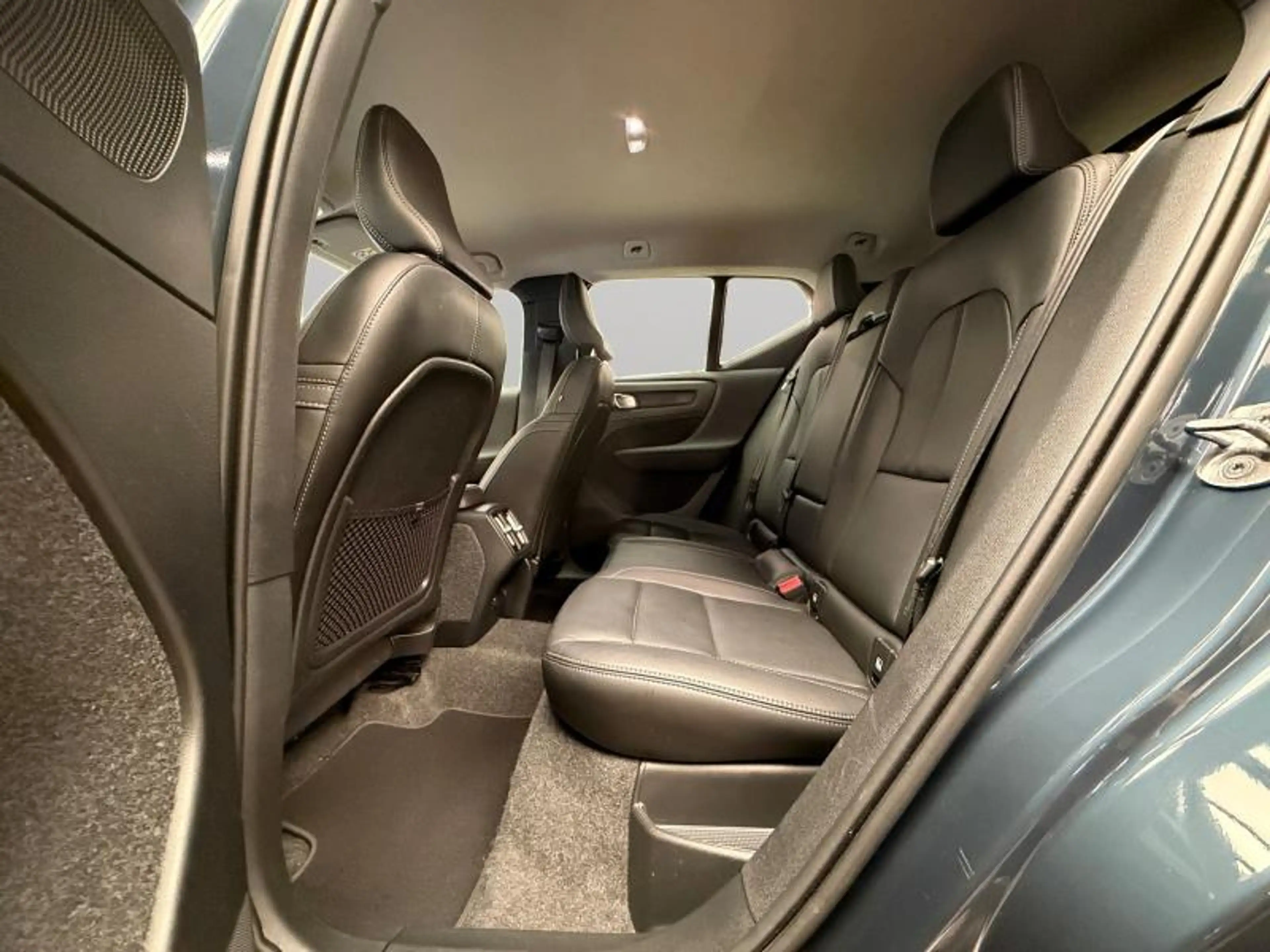 Volvo XC40 B3 Core 2026 / Essence — photo 13