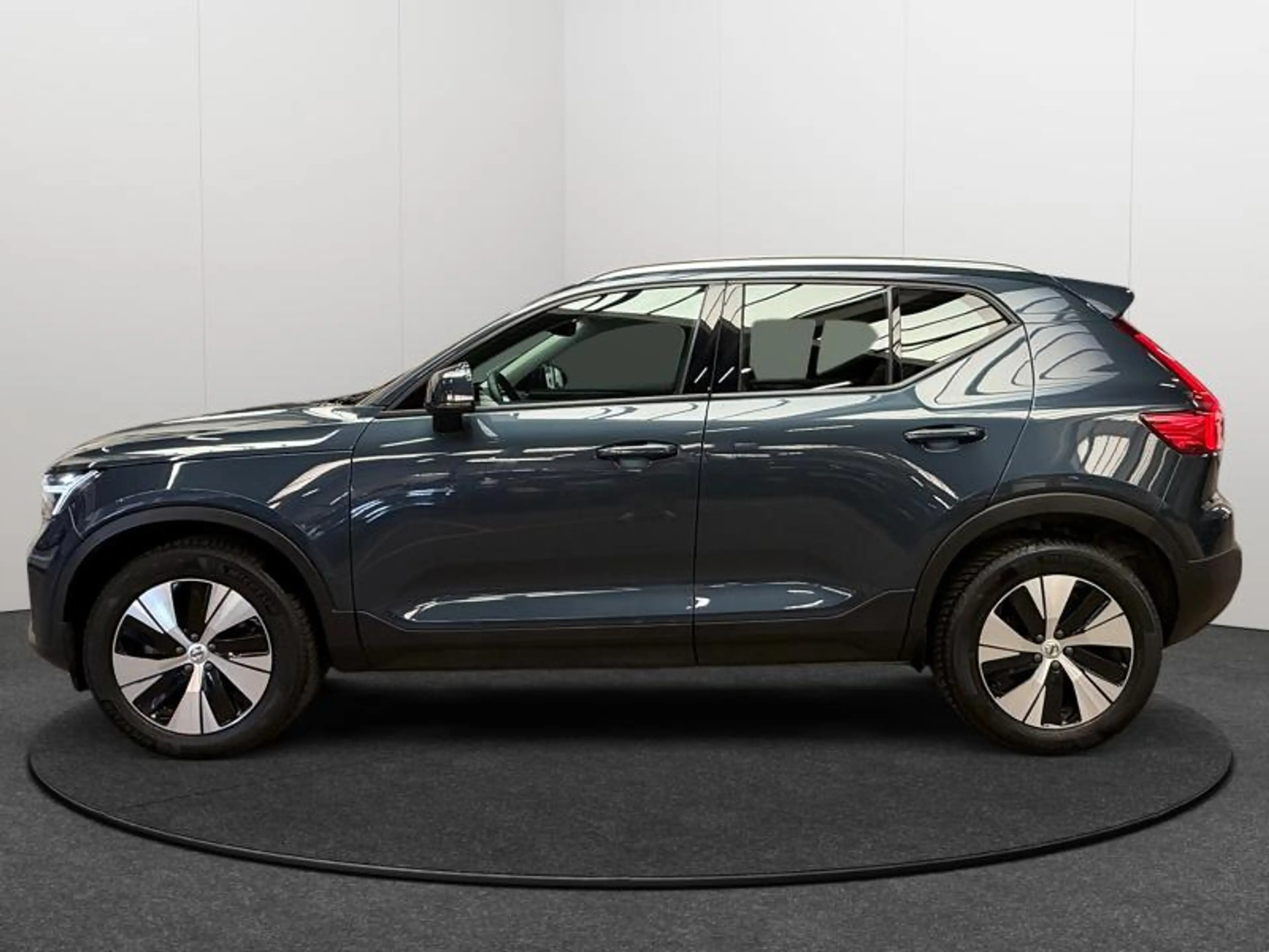 Volvo XC40 B3 Core 2026 / Essence — photo 2