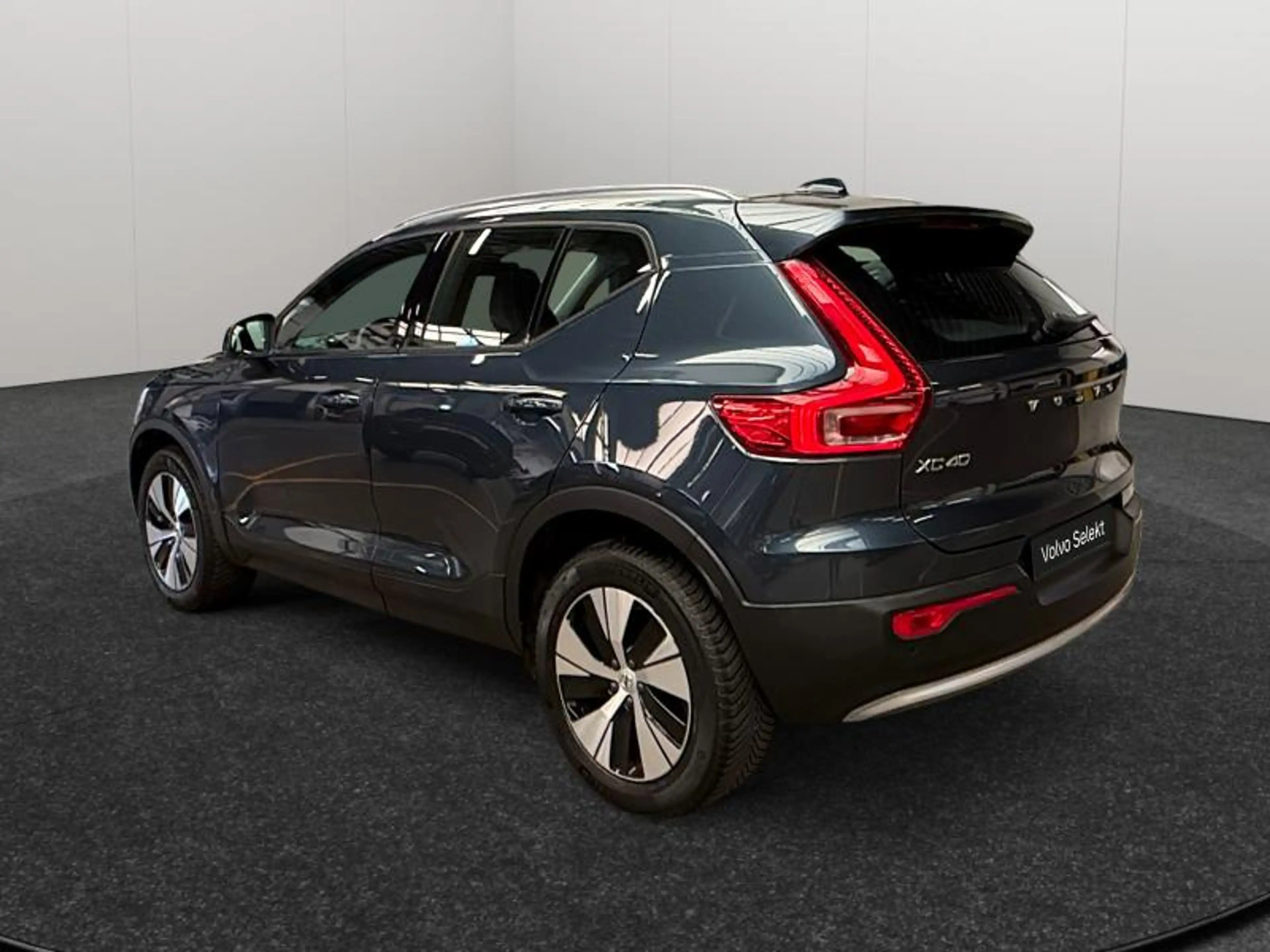 Volvo XC40 B3 Core 2026 / Essence — photo 3