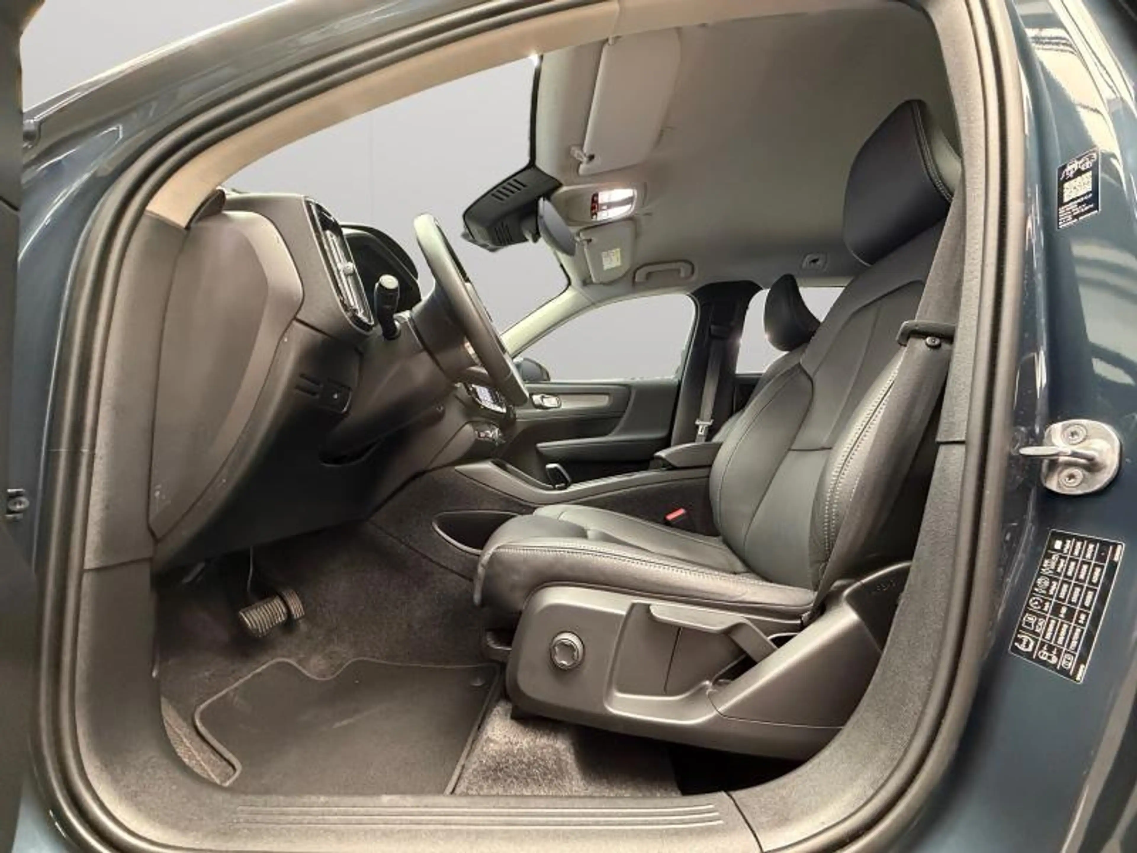 Volvo XC40 B3 Core 2026 / Essence — photo 9