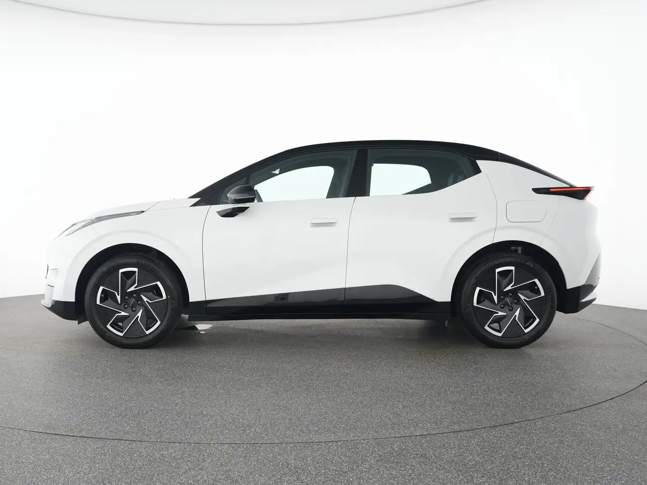 Lynk & Co 02