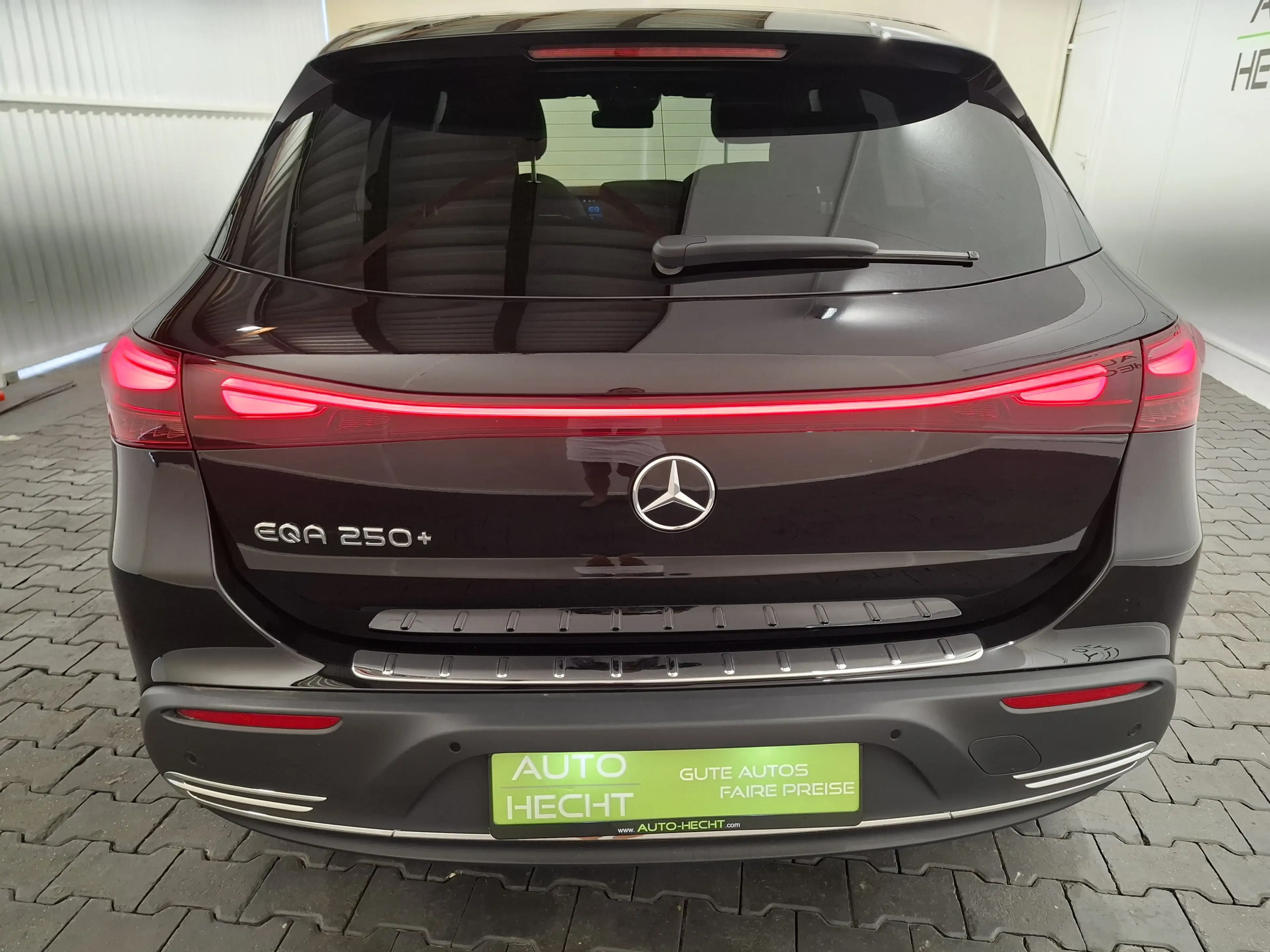 Mercedes-Benz EQA 250+ Advanced, AHK, Media Display — photo 6