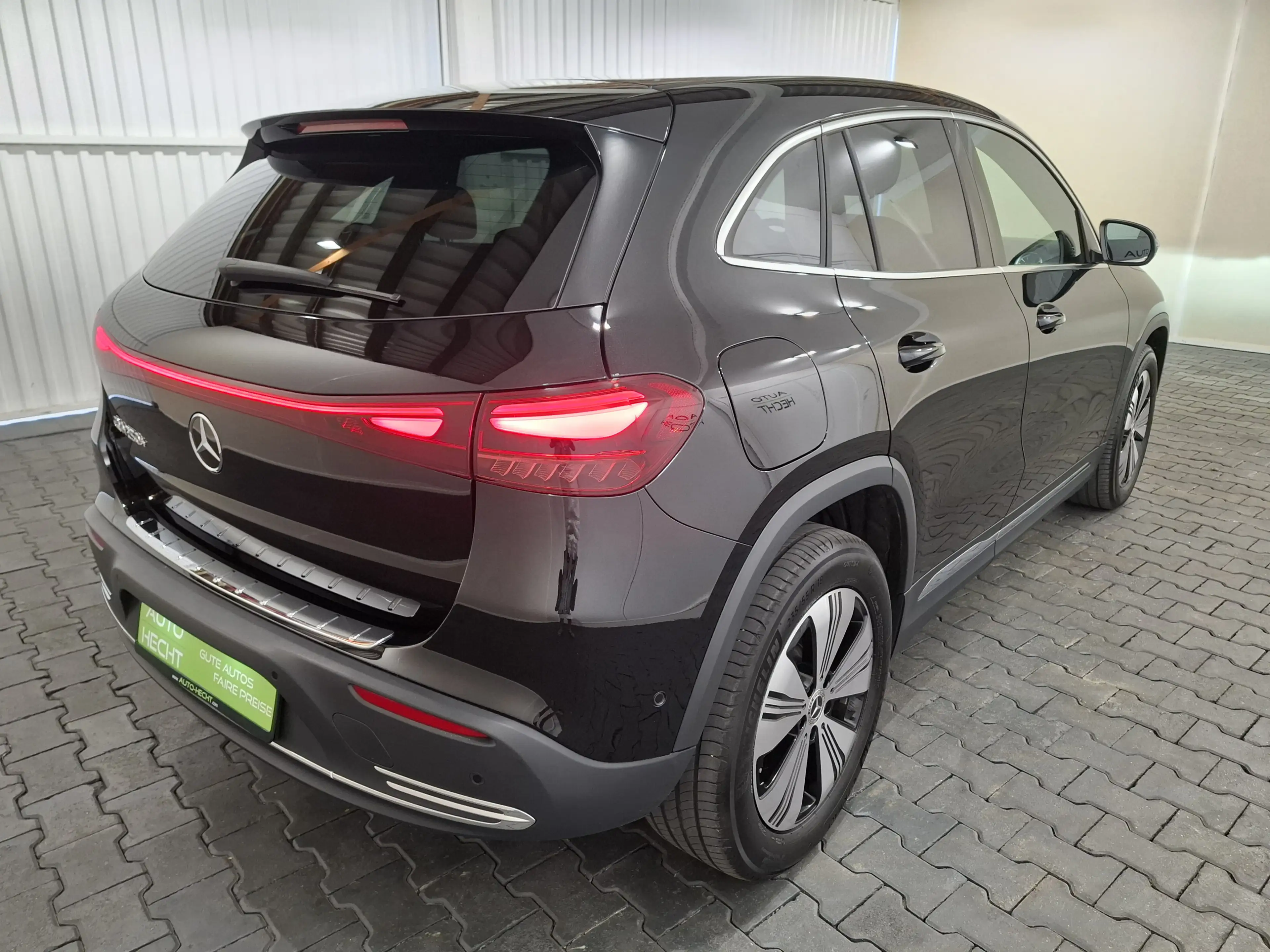 Mercedes-Benz EQA 250+ Advanced, AHK, Media Display — photo 7