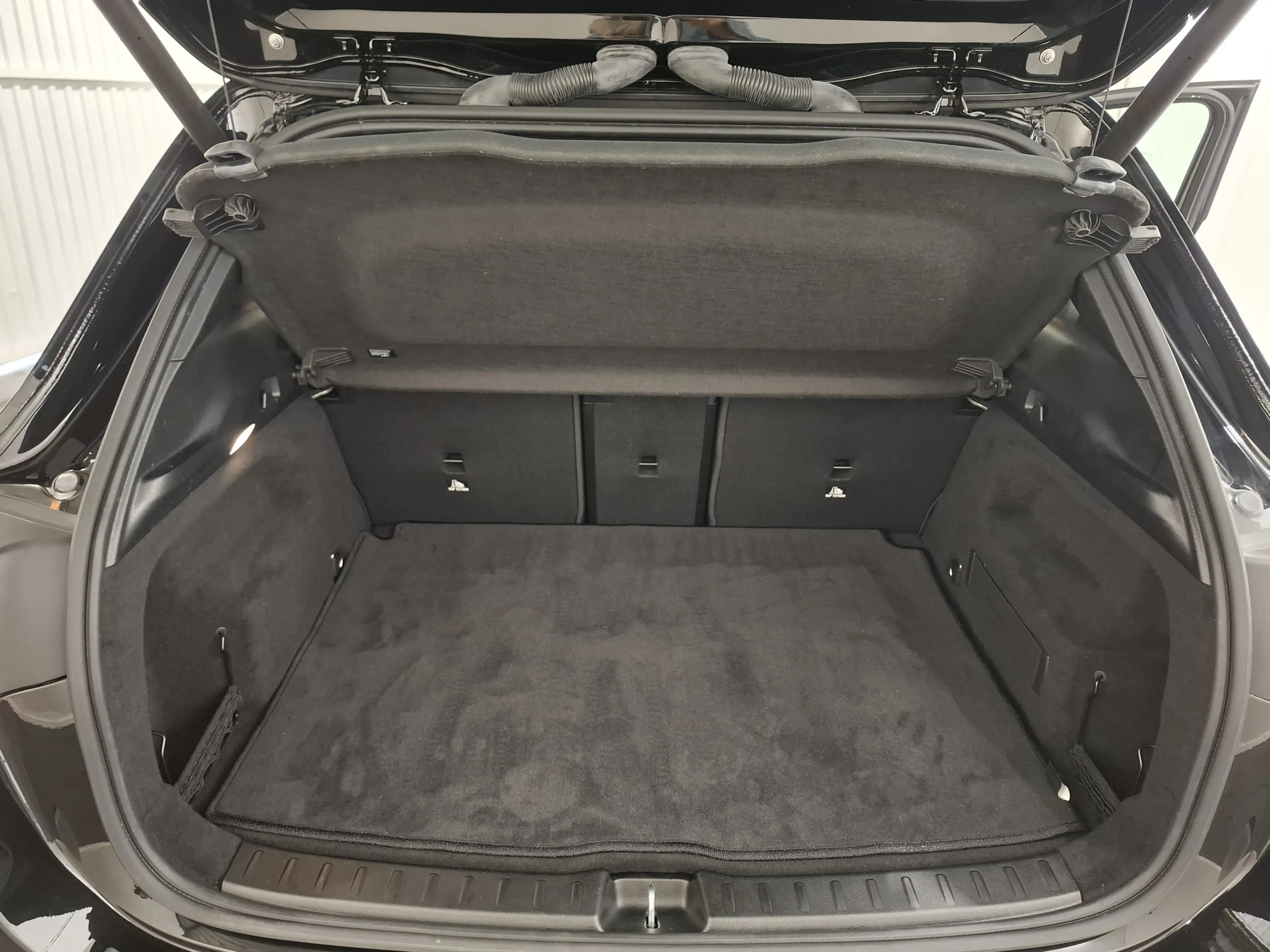 Mercedes-Benz EQA 250+ Advanced, AHK, Media Display — photo 13