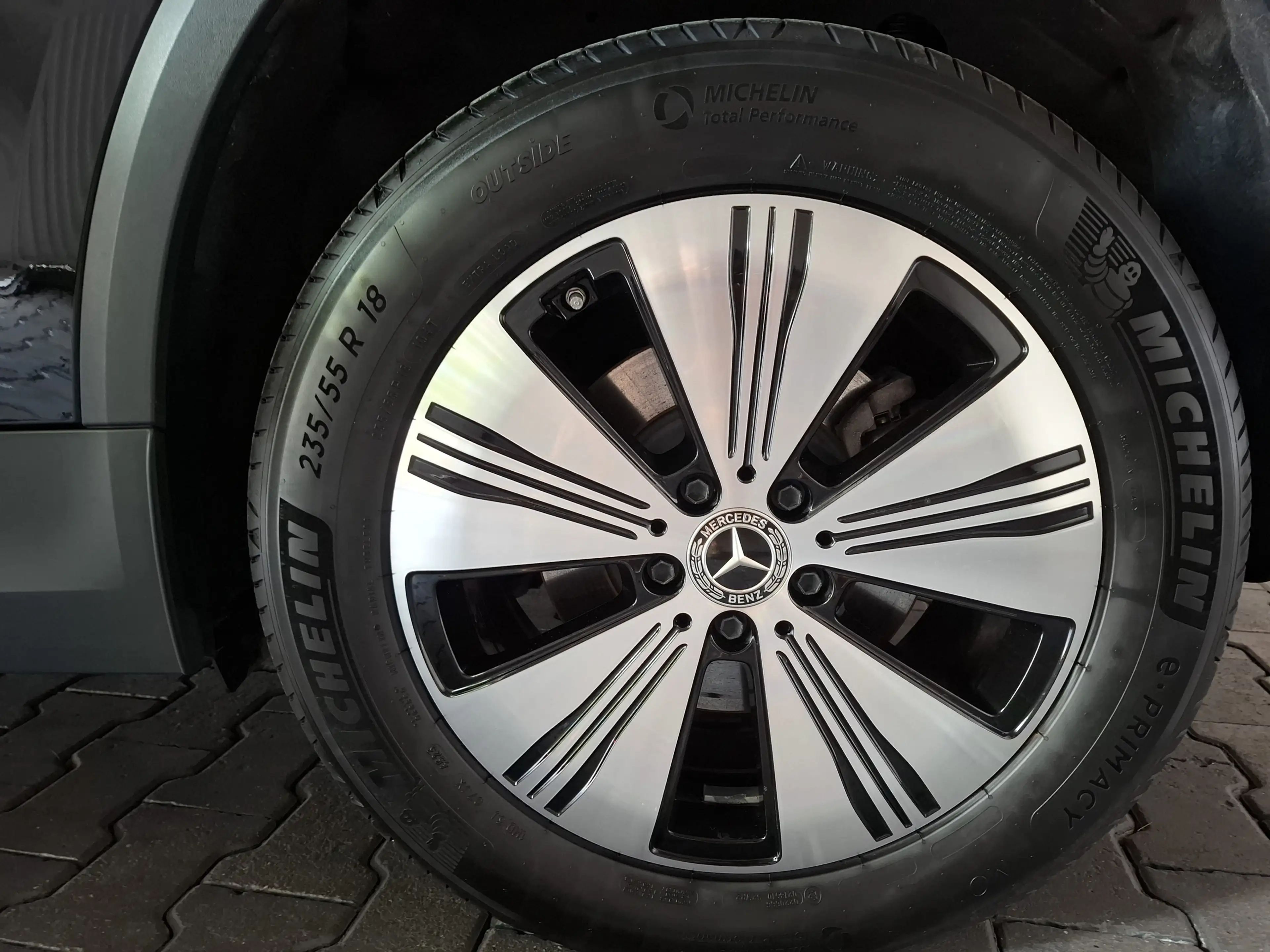 Mercedes-Benz EQA 250+ Advanced, AHK, Media Display — photo 12