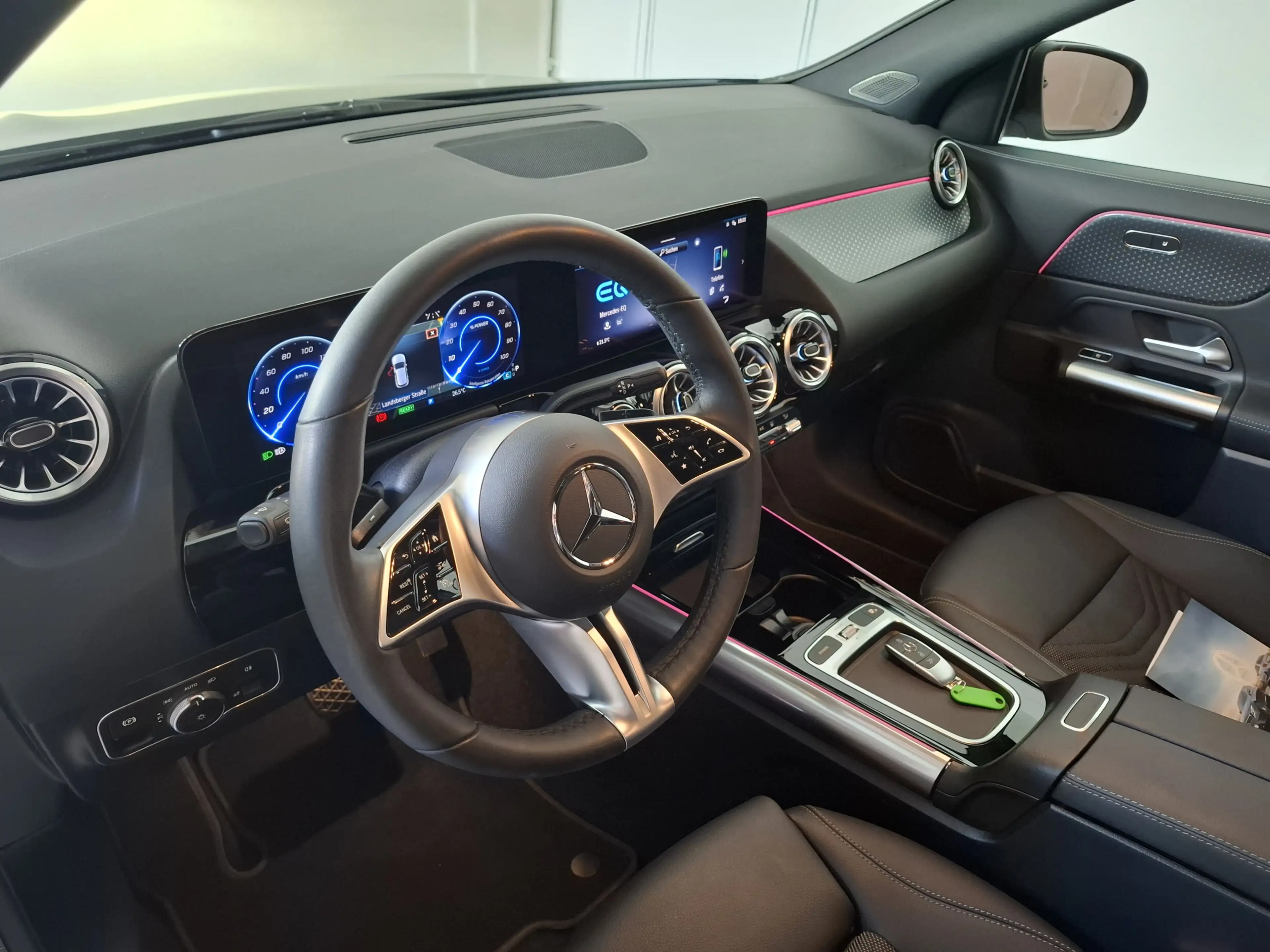 Mercedes-Benz EQA 250+ Advanced, AHK, Media Display — photo 8