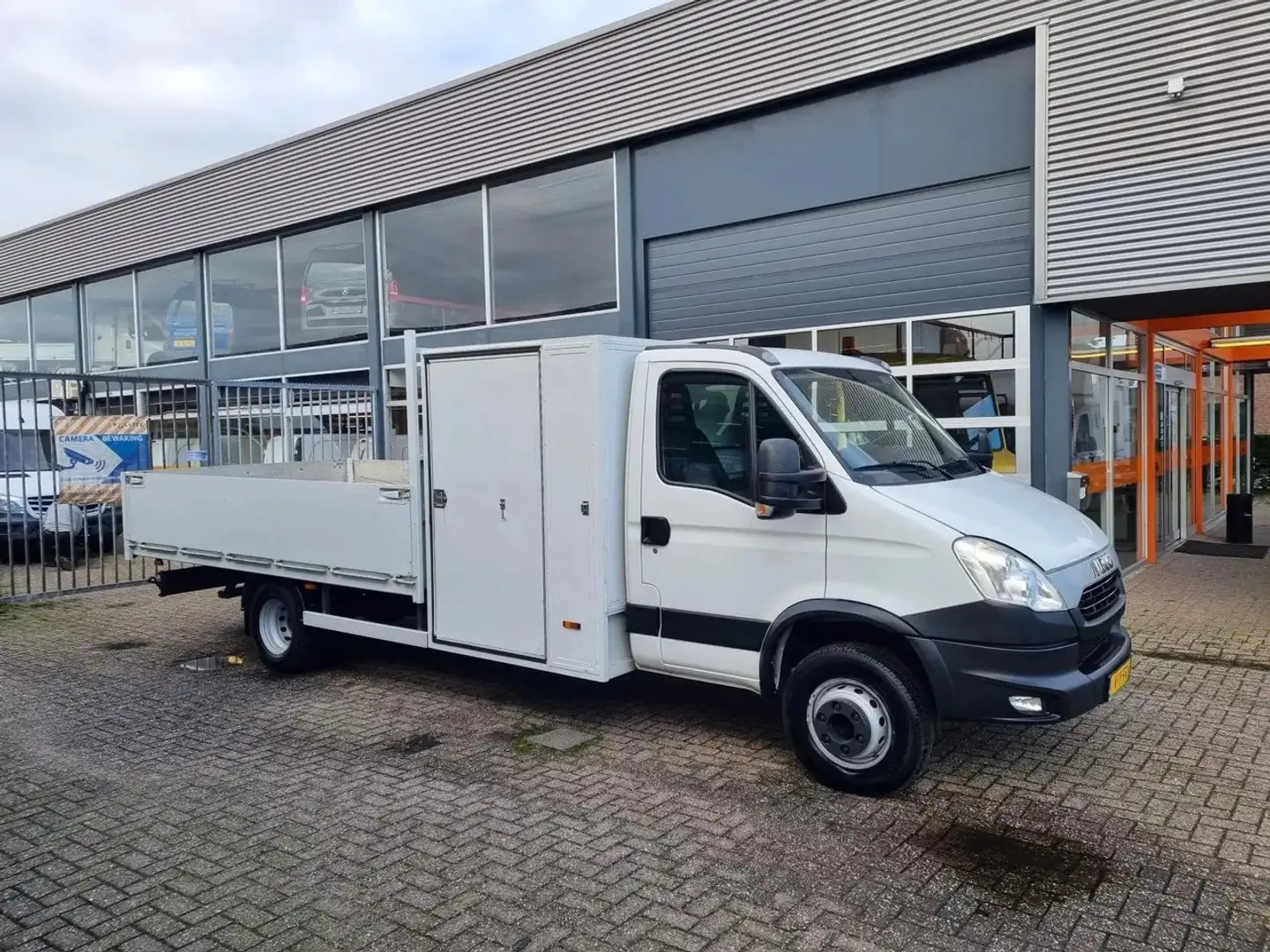 Iveco Daily 70C21 3.0D/ 204PS/ Radstand 475 cm/ Openlaadbak 4m Wit - 1
