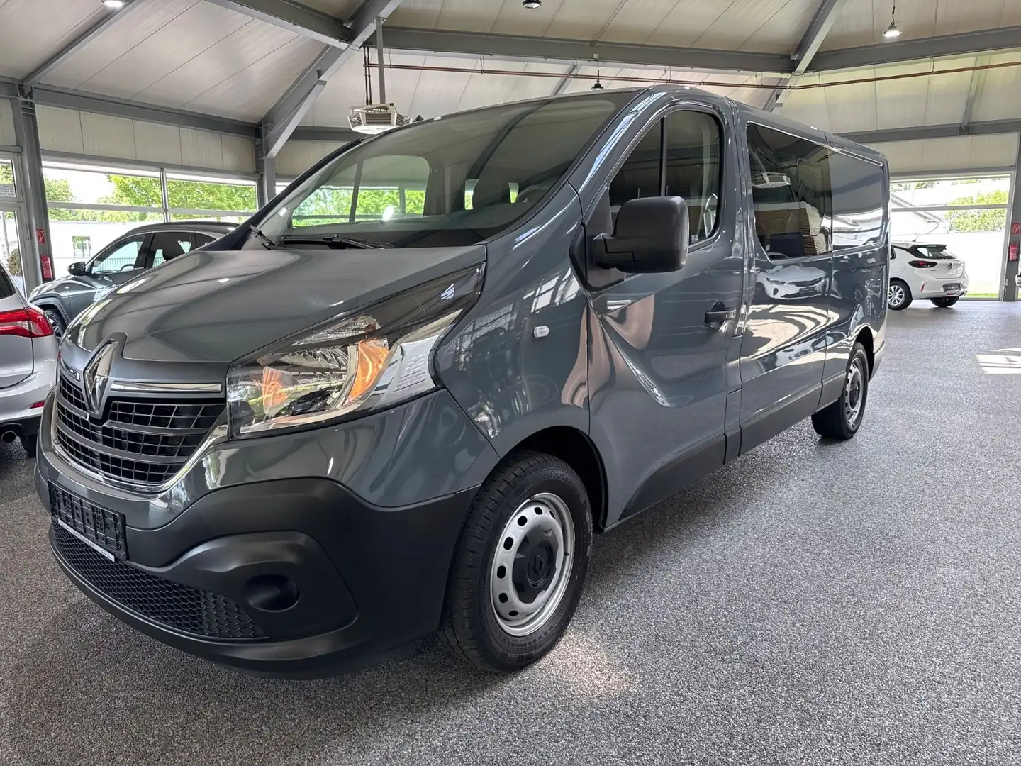 Renault Trafic Doka L2H1 3,0t Aut.  AHK Navi PDC Klima Grau - 1