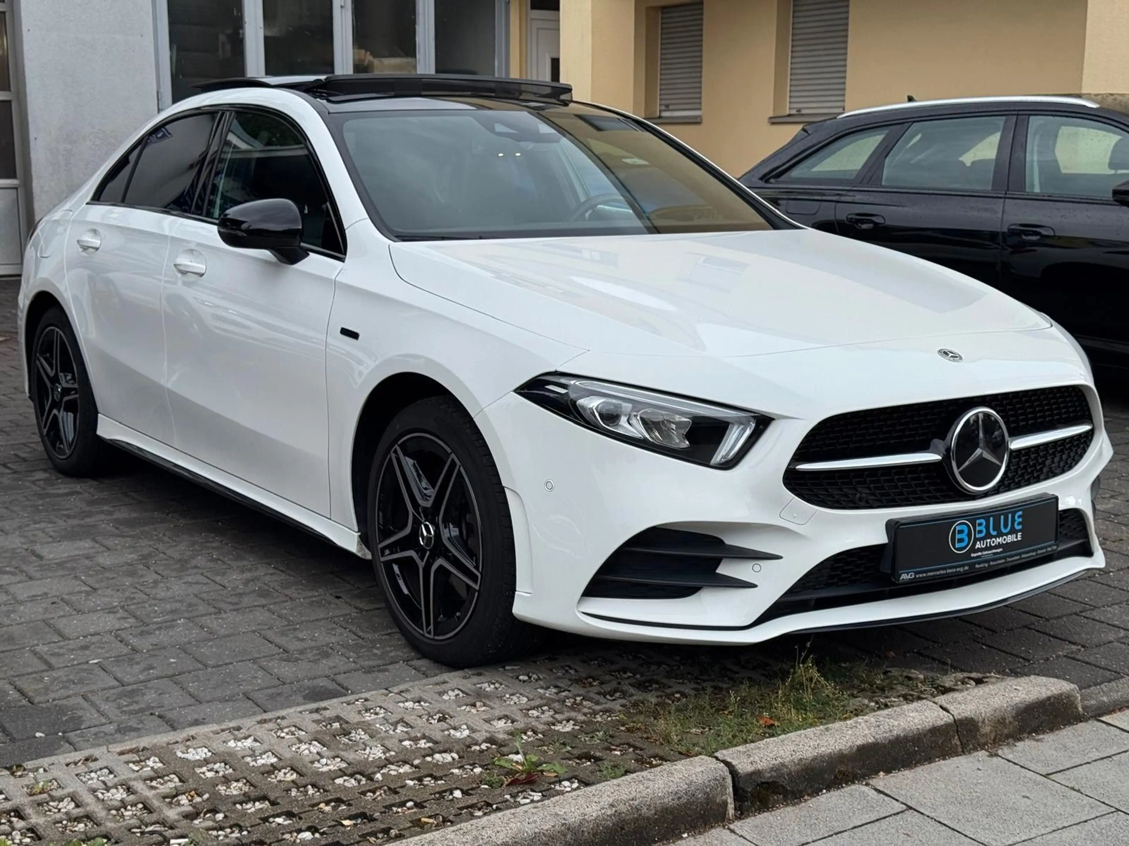 Mercedes-Benz A 250 e Lim. Edition AMG Line*MBUX*PANO*ACC*NAVI* — photo 3