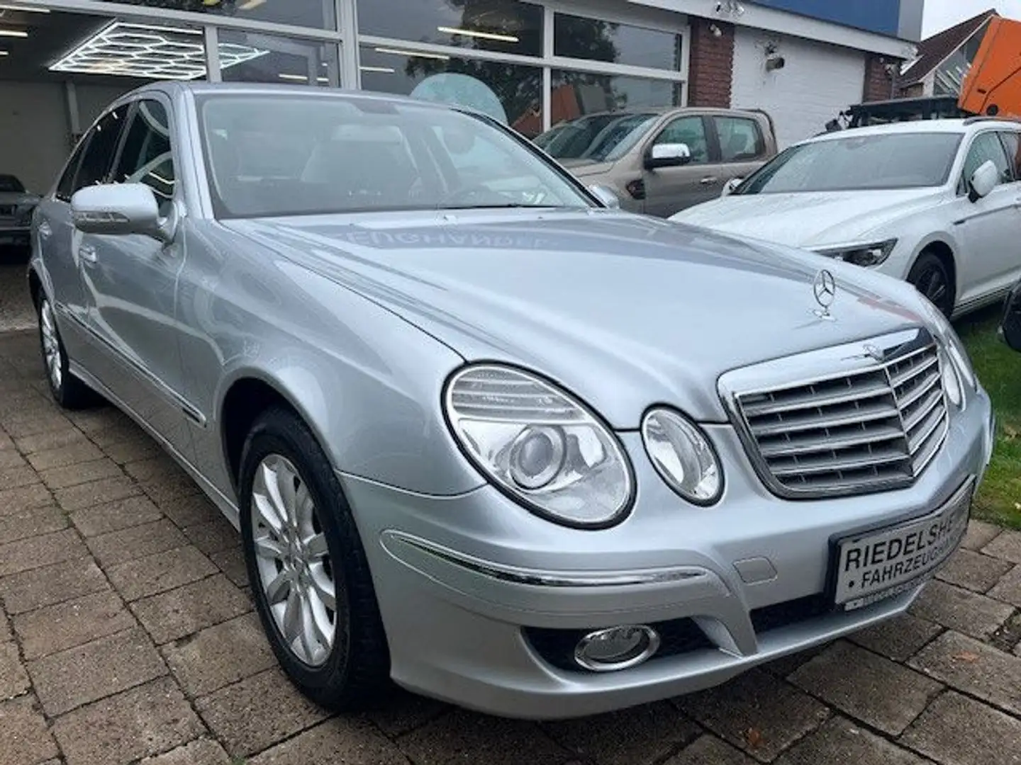 Mercedes-Benz E 200 K ELEGANCE  AUT EGSD SHZ ALLWET. 1HD Argent - 1