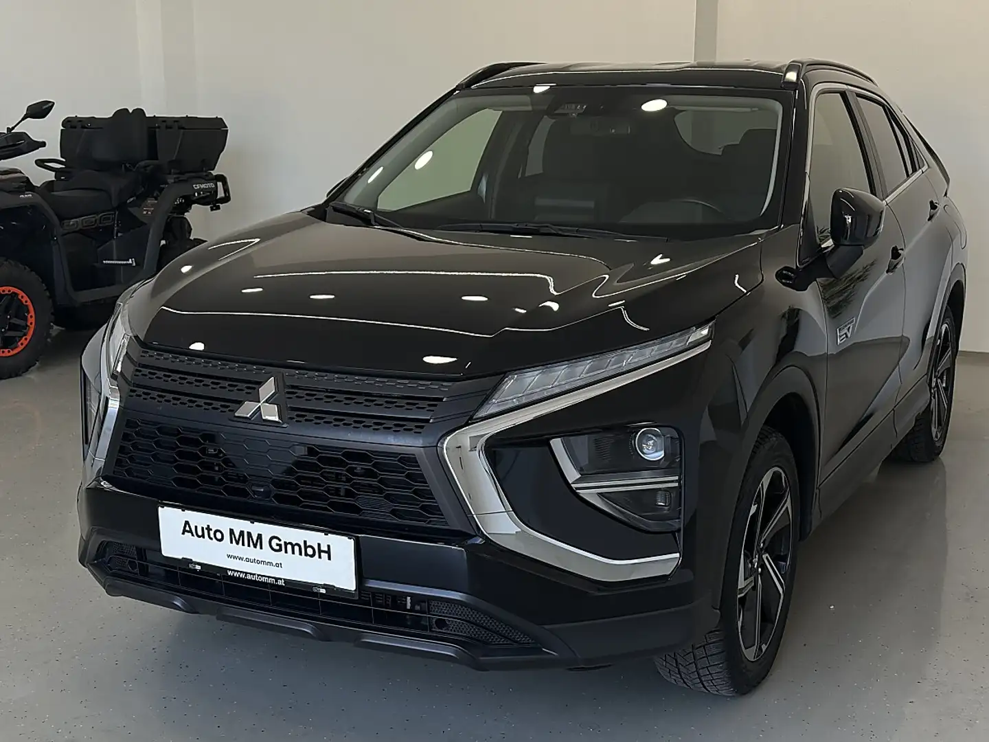 Mitsubishi Eclipse Cross 2,4 PHEV 4WD Intense CVT Aut. Schwarz - 2