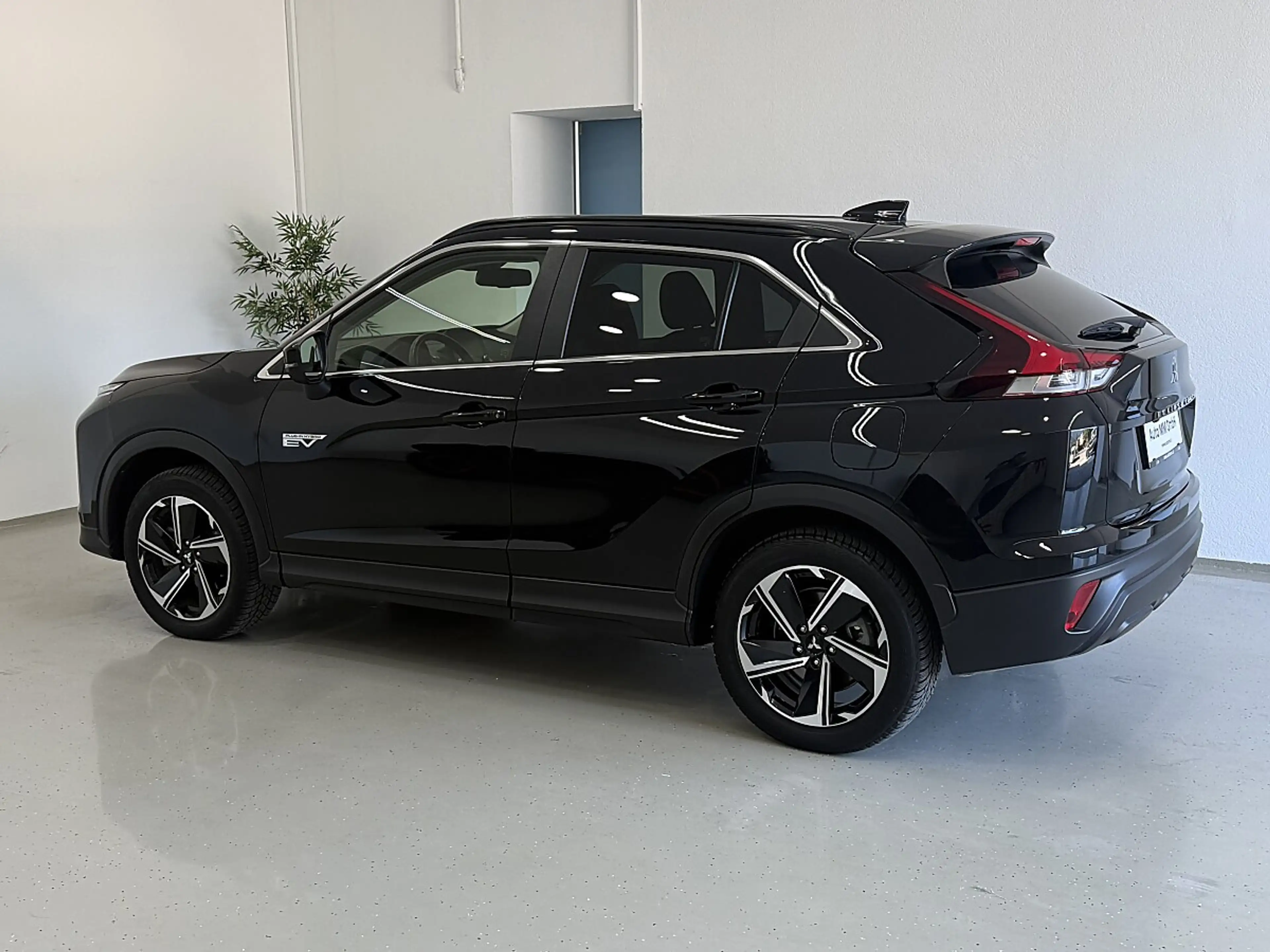 Mitsubishi Eclipse Cross 2,4 PHEV 4WD Intense CVT Aut. — photo 12
