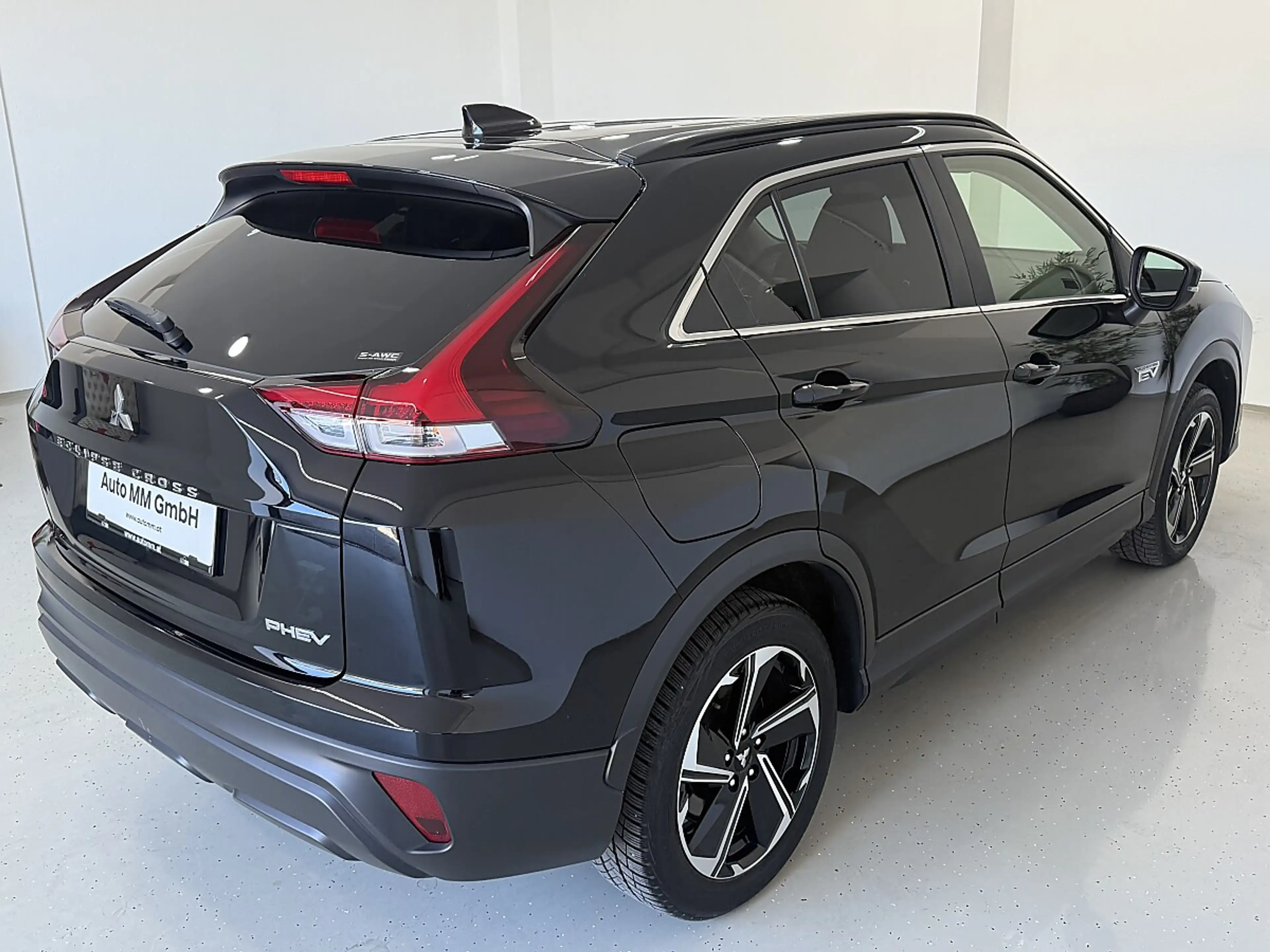 Mitsubishi Eclipse Cross 2,4 PHEV 4WD Intense CVT Aut. — photo 9
