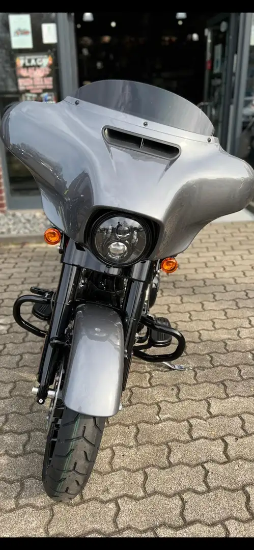 Harley-Davidson Street Glide 114 Grey - 1