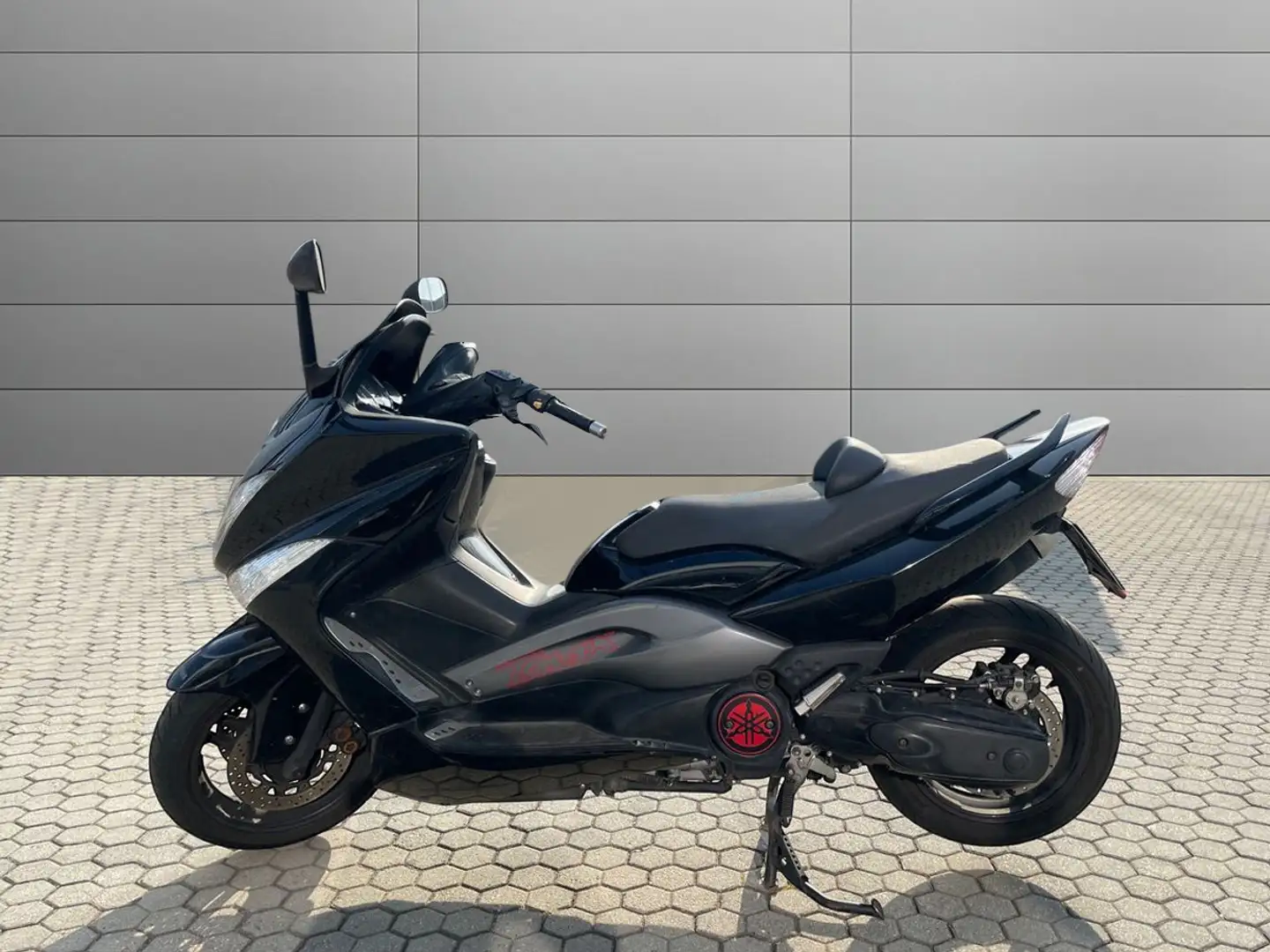 Yamaha XP 500A Abs Zwart - 1