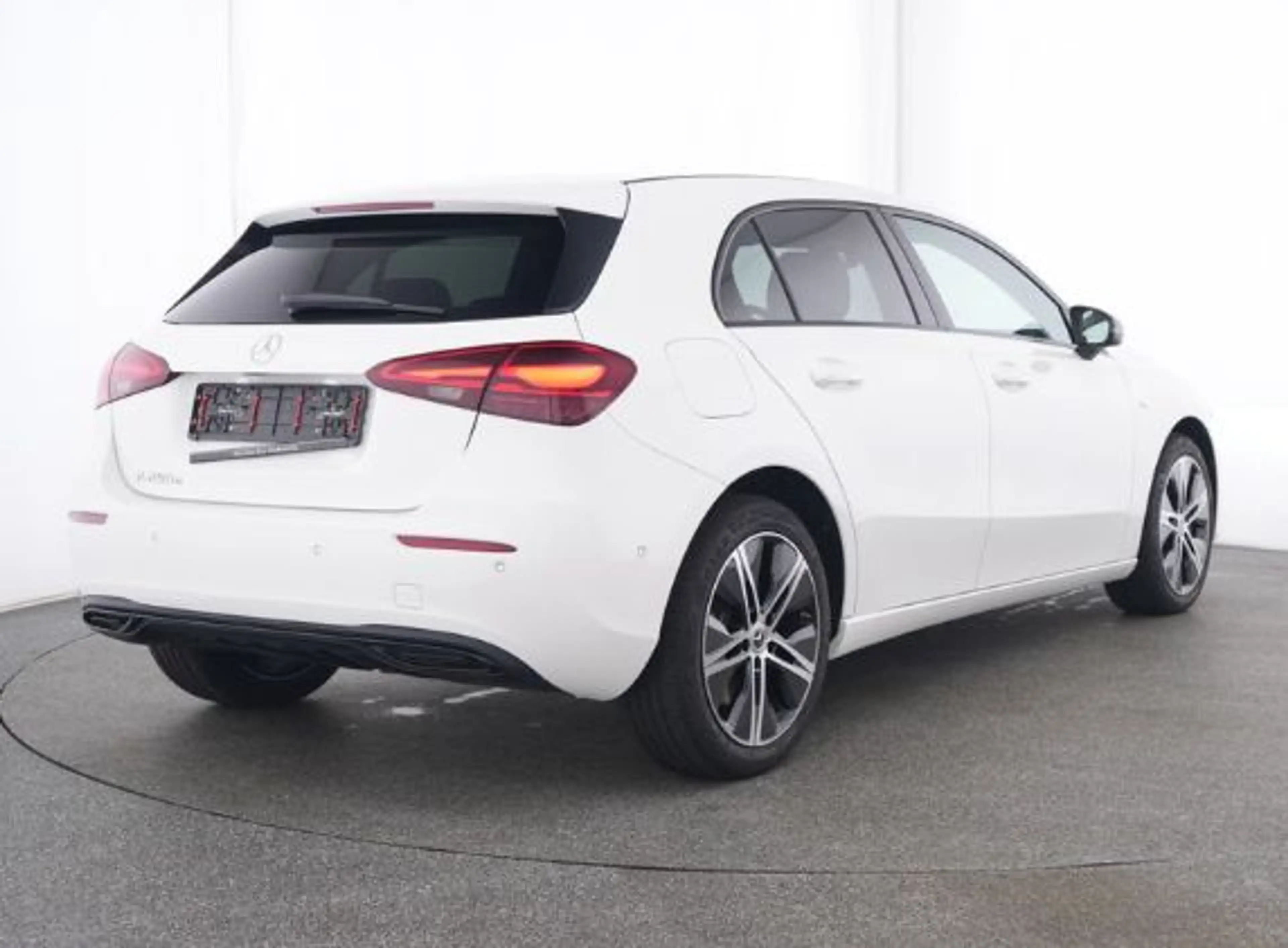 Mercedes-Benz A 250 e Progressive-Night Line — photo 3