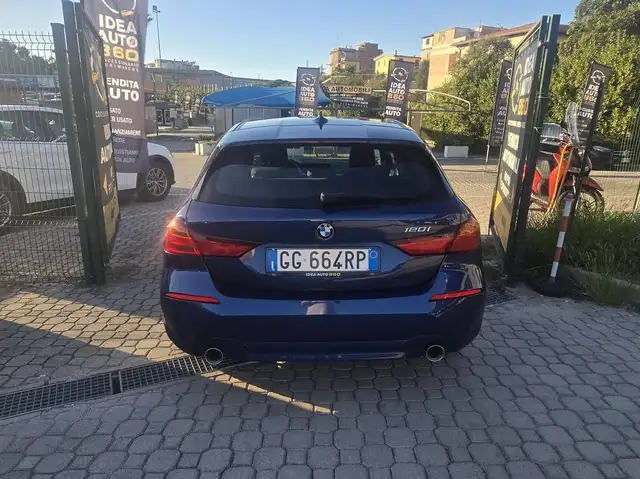 BMW 1 Series view 5