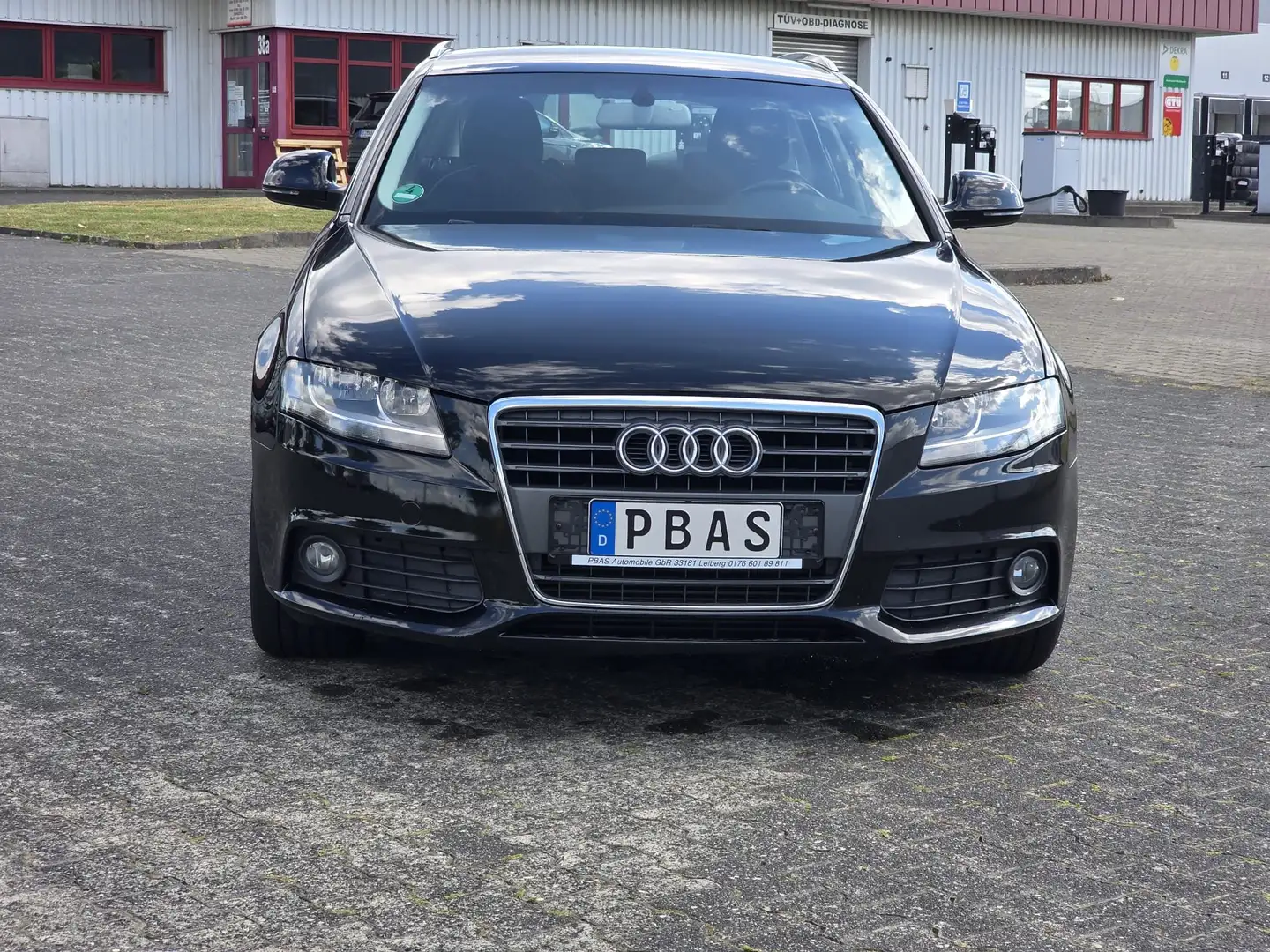 Audi A4 Attraction Schwarz - 2