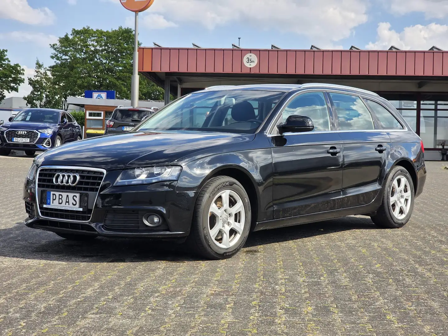 Audi A4 Attraction Schwarz - 1